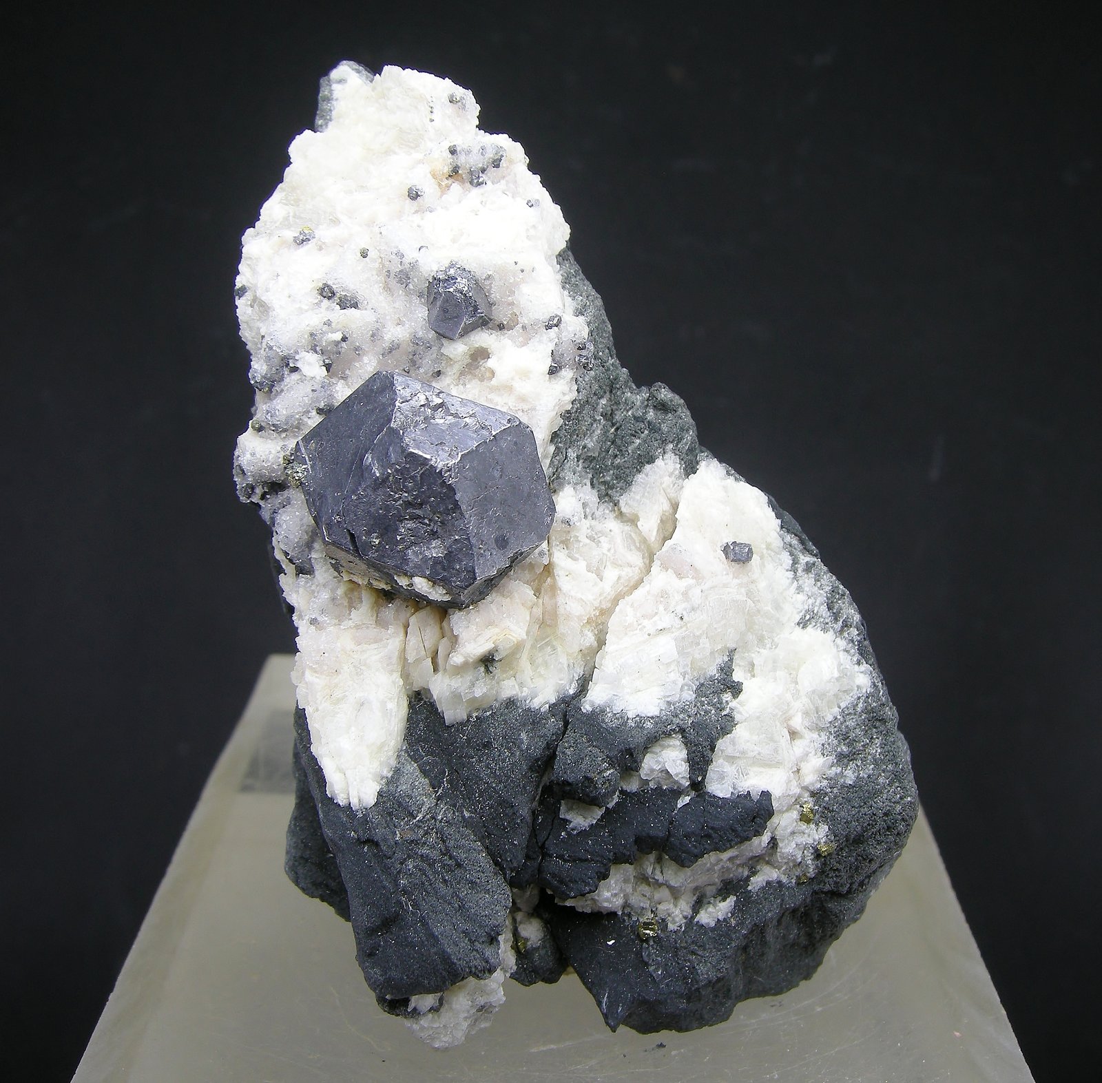 Galena
Cristal principal de 2.5 cm.
(Autor: Diego Navarro)