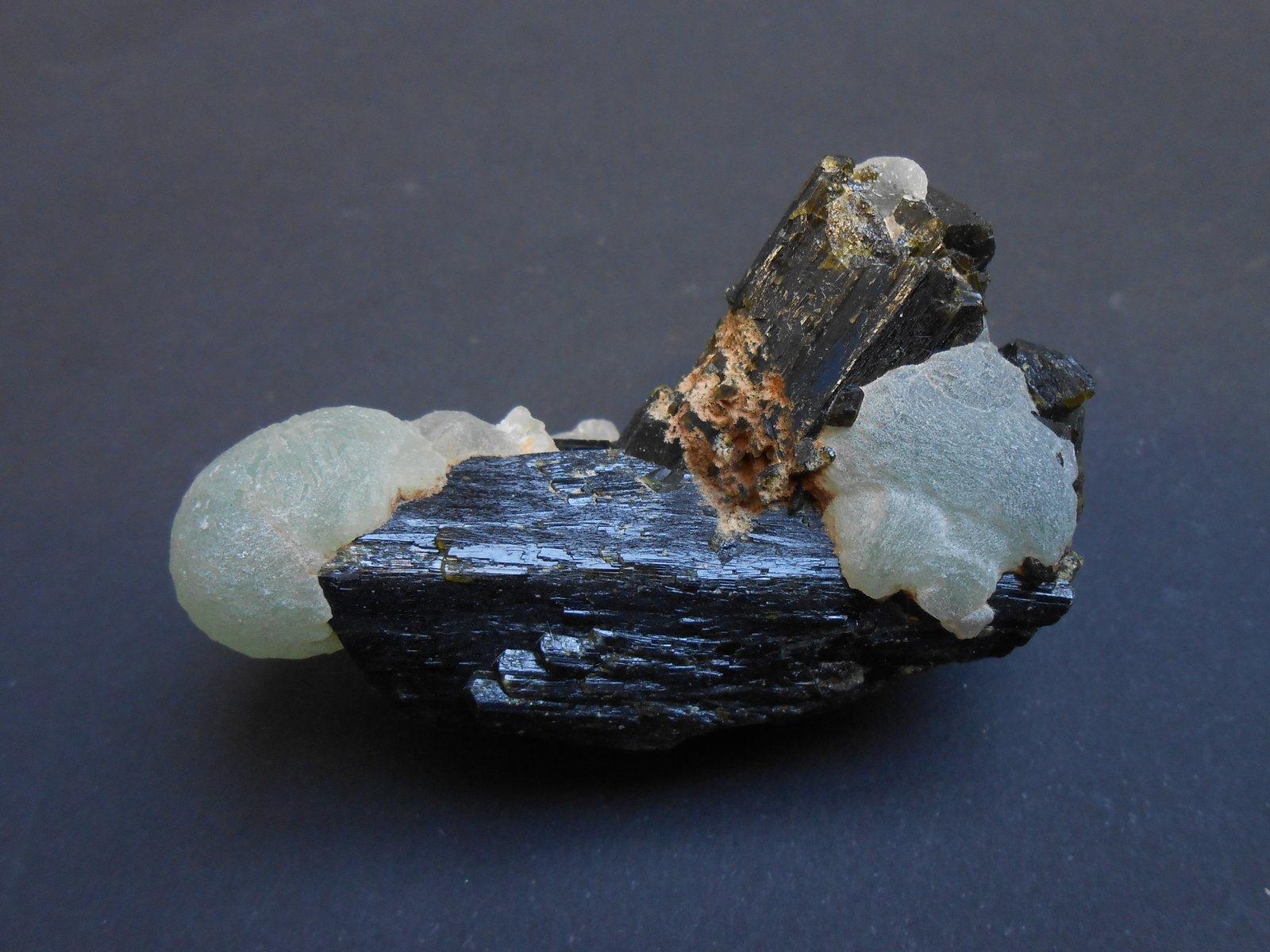 Epidota y Prehnita
7 x 4 x 3 cm
(Autor: Antonio Alcaide)