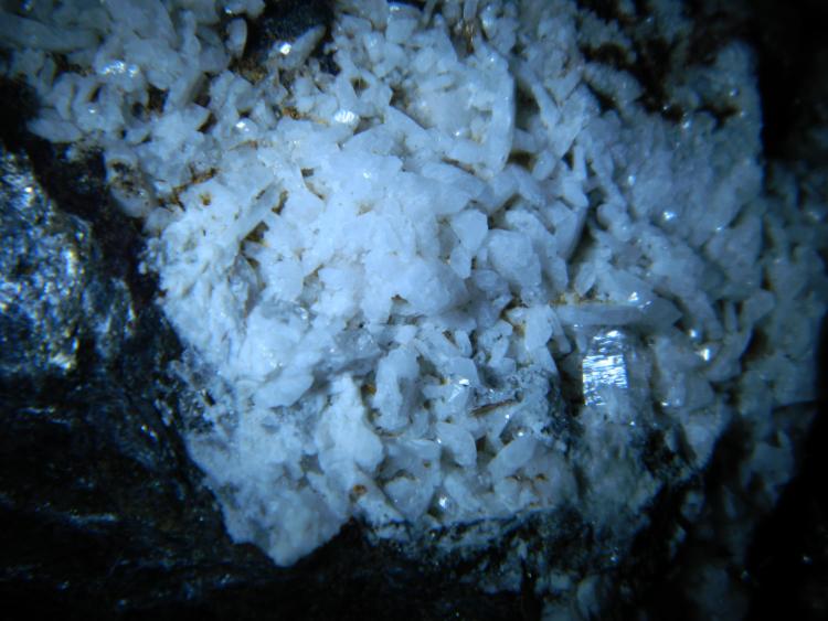 Ortoclasa (variedad adularia), Cuarzo
(Autor: Toni Iborra)