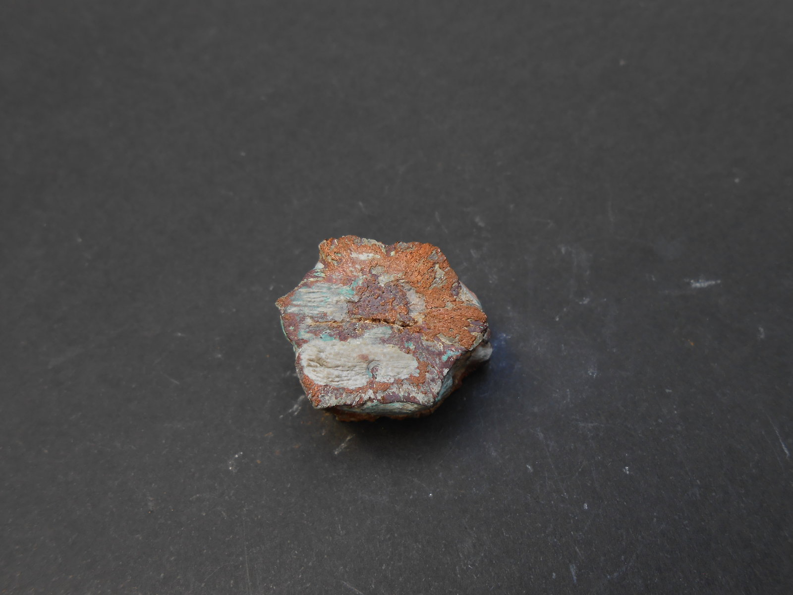 Cobre pseudomórfico de aragonito
2,5 x 2 x 1,5 cm
(Autor: Antonio Alcaide)