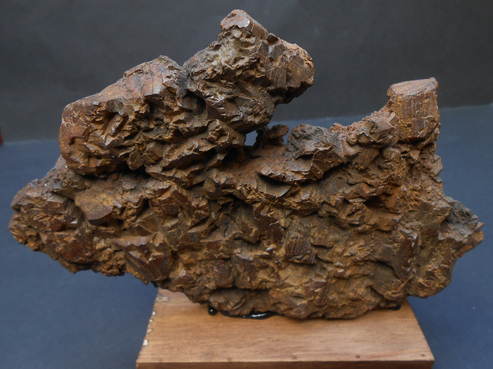 Goethita pseudomórfica de Pirita
18 x 13 x 3 cm
(Autor: Antonio Alcaide)