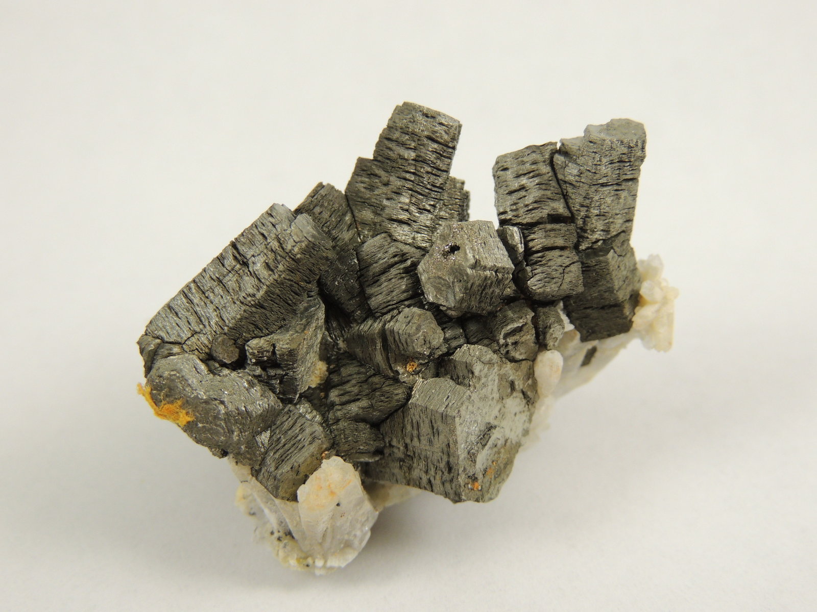 Pirrotita
4.5 x 3.5 x 2.7 centimetros
(Autor: Ricardo Melendez)
