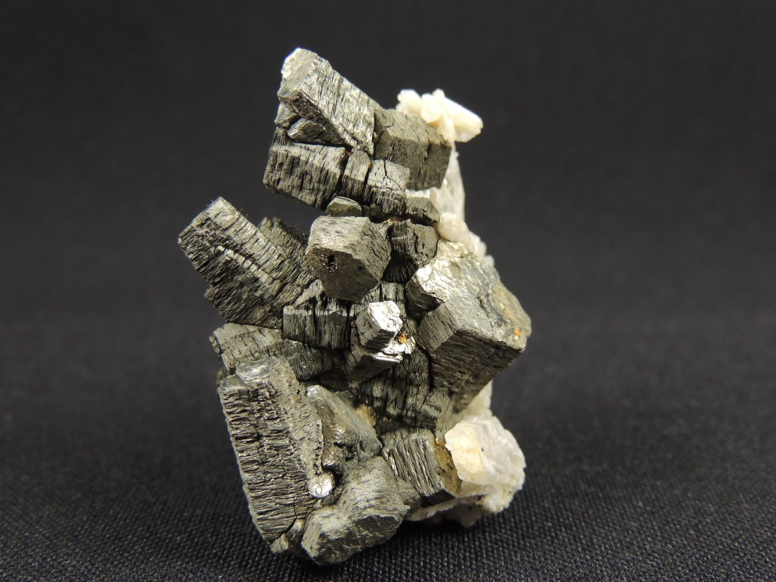 Pirrotita
4.5 x 3.5 x 2.7 centimetros
(Autor: Ricardo Melendez)
