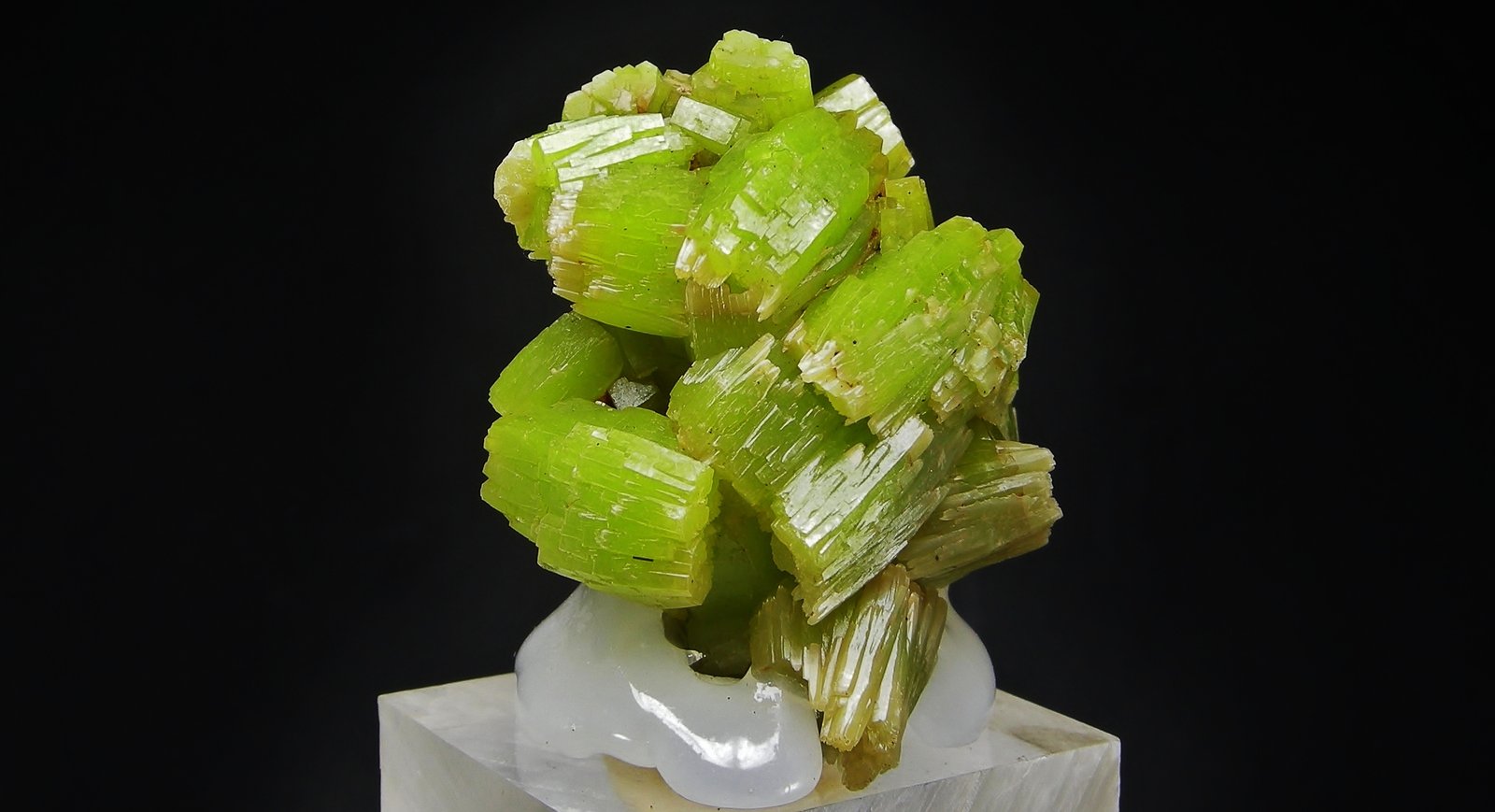 Piromorfita
3.7 x 2.8 cm
(Autor: Diego Navarro)