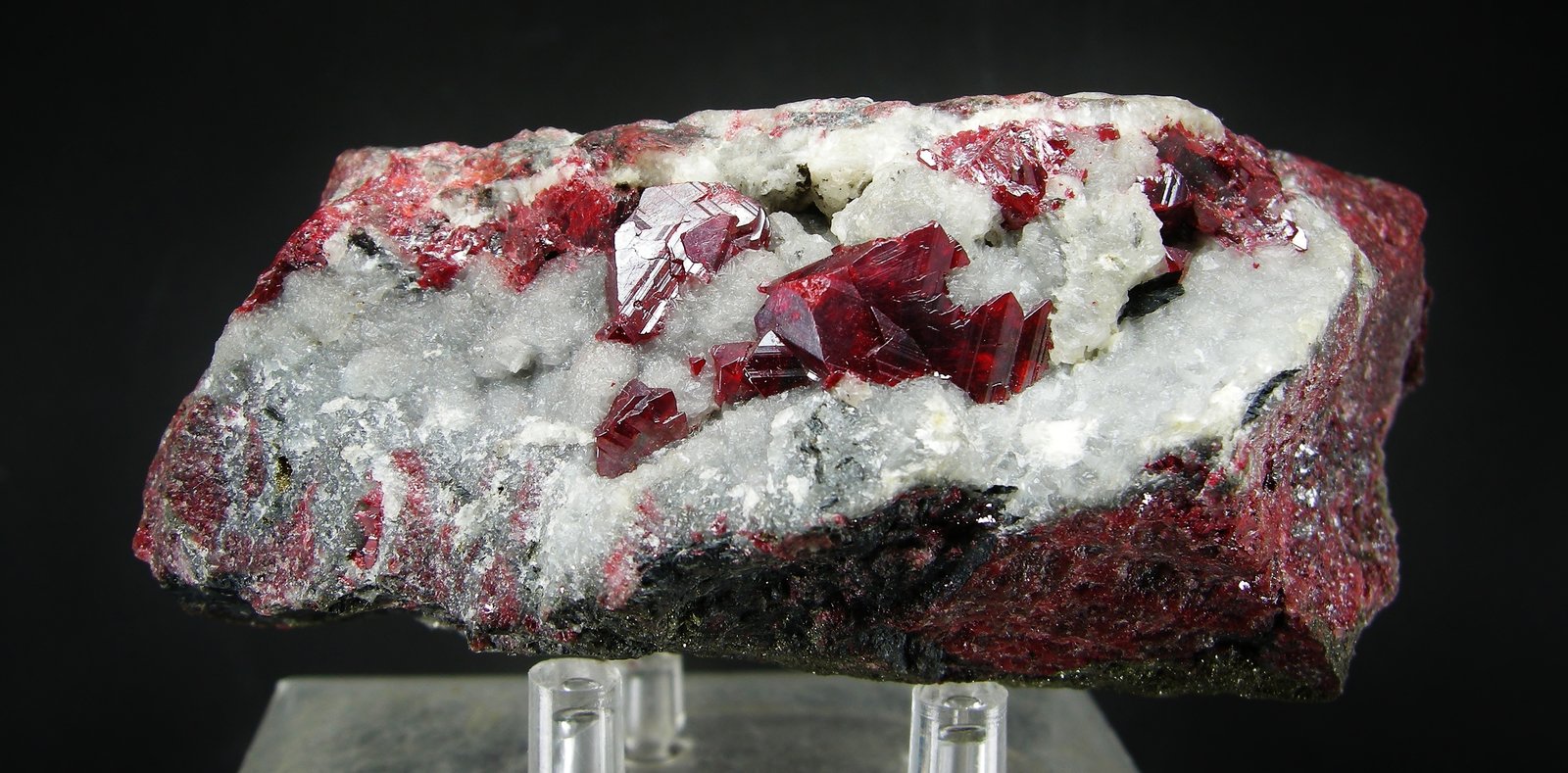Cinabrio
9 x 4 x 7 cm
(Autor: Diego Navarro)