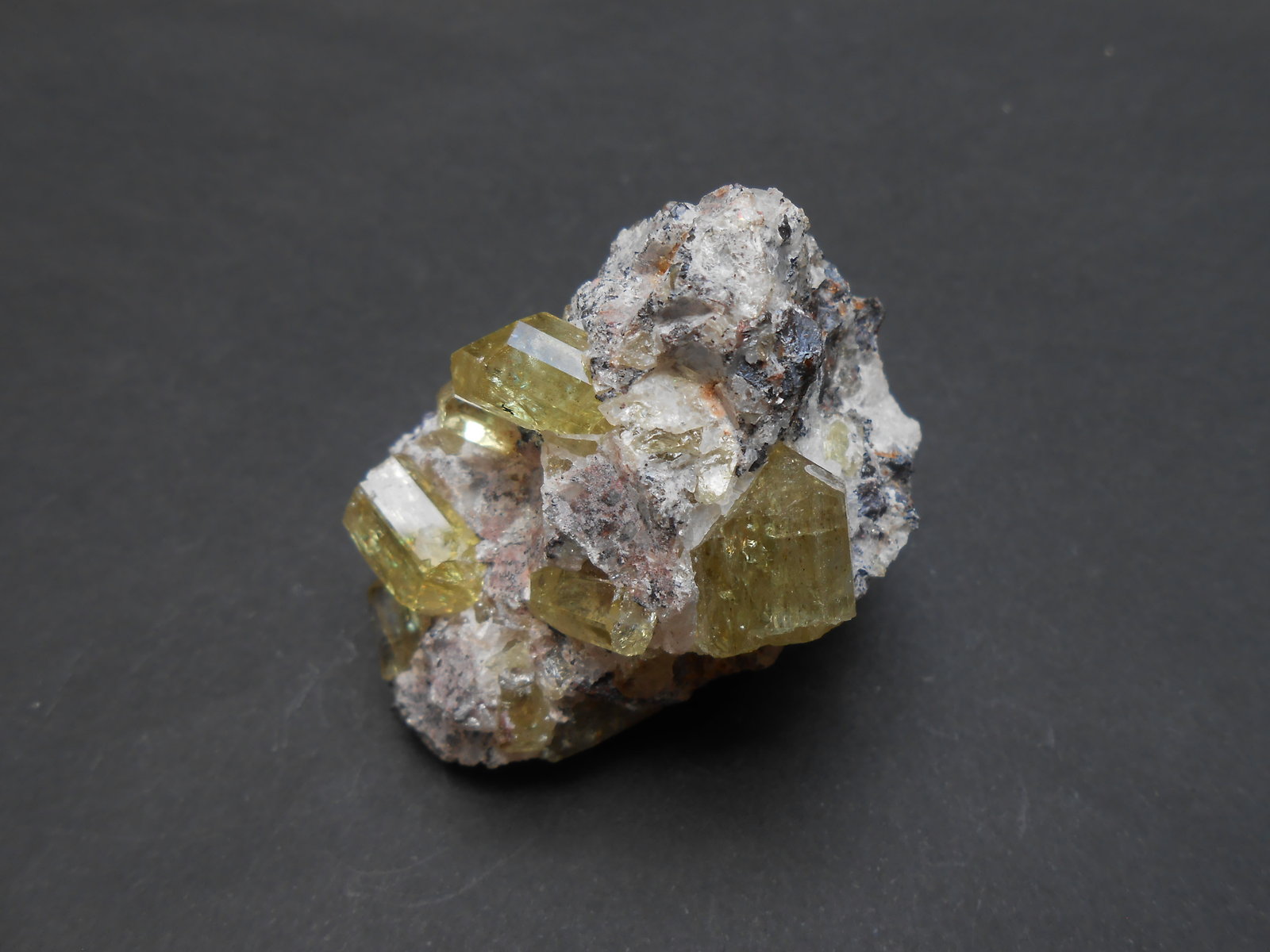 Fluorapatito
5,5 x 3,5 x 3,5 cm
(Autor: Antonio Alcaide)