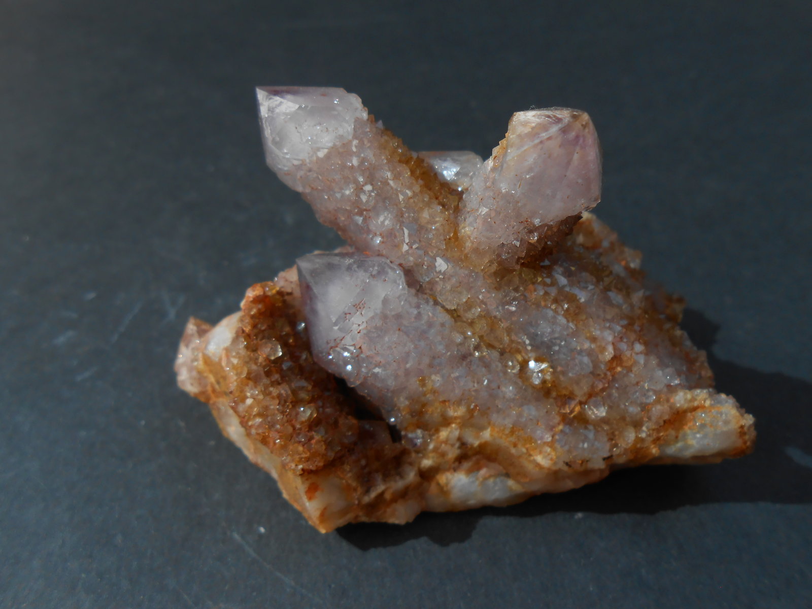 Cuarzo (variedad amatista)
6,5 x 4,5 x 3,5 cm
(Autor: Antonio Alcaide)