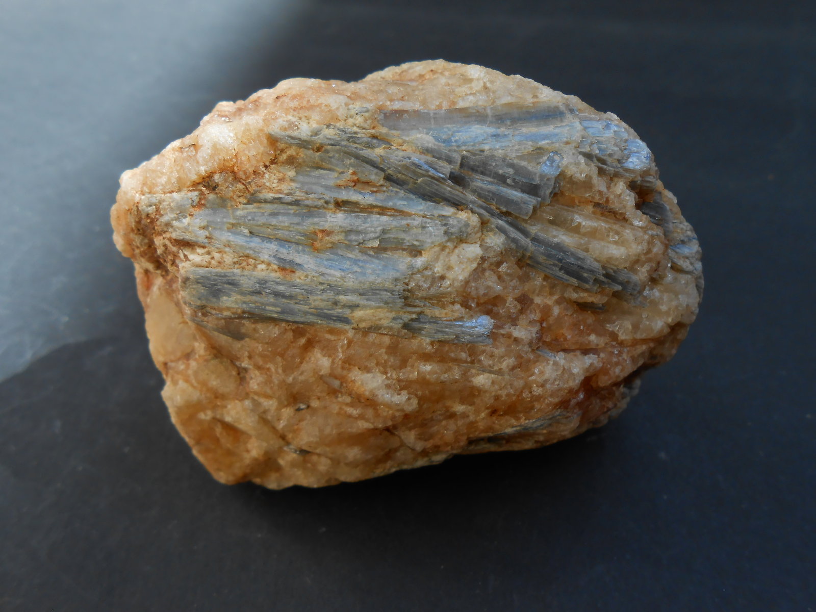 Cianita
7 x 5 x 3,5 cm
(Autor: Antonio Alcaide)