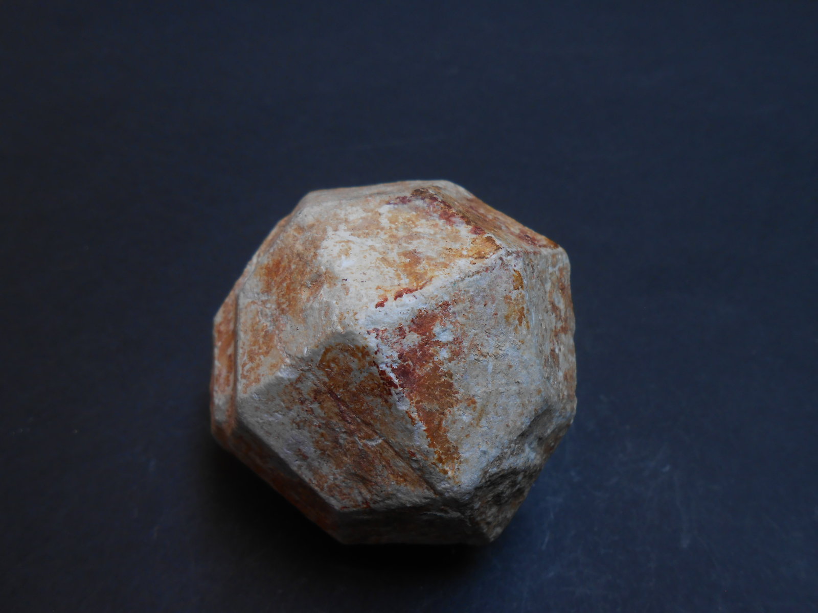 Feldespato pseudomórfico de Leucita
7 x 6,5 x 6 cm
(Autor: Antonio Alcaide)