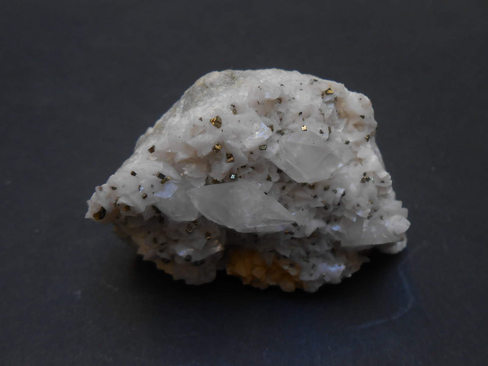 Calcita y Pirita
6 x 4 x 3 cm
(Autor: Antonio Alcaide)