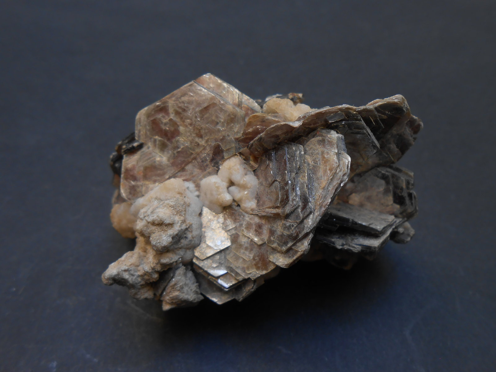 Moscovita
6 x 4,5 x 4 cm
(Autor: Antonio Alcaide)