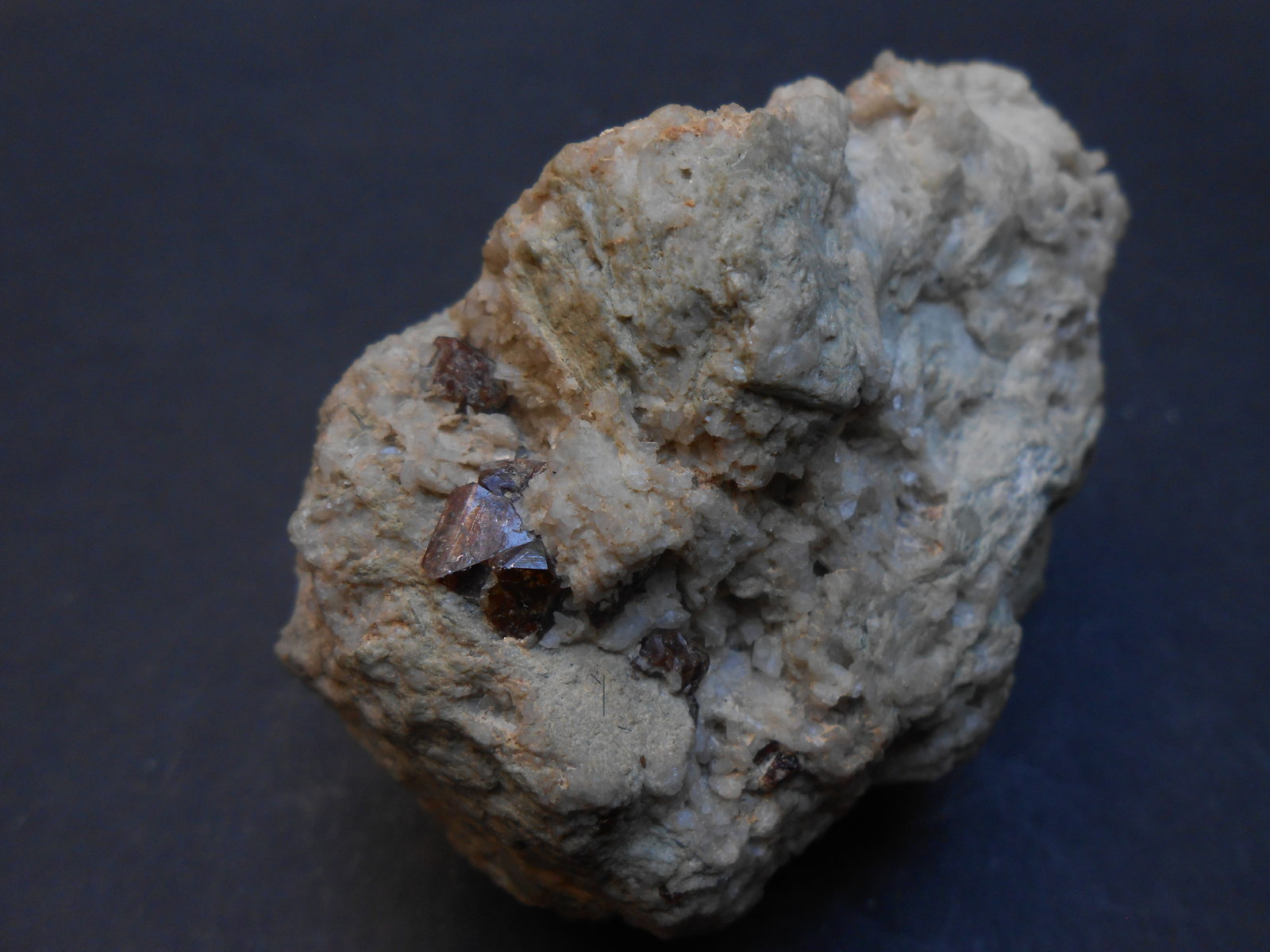 Zircón
5,5 x 4 x 4 cm
(Autor: Antonio Alcaide)