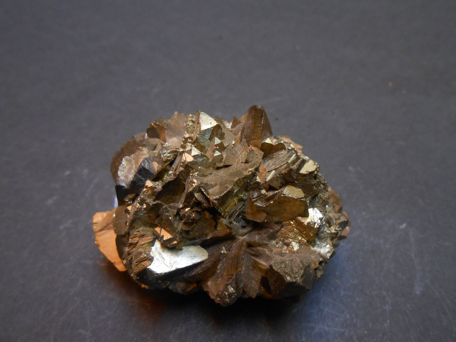 Calcopirita y Siderita
5 x 3 x 3 cm
(Autor: Antonio Alcaide)