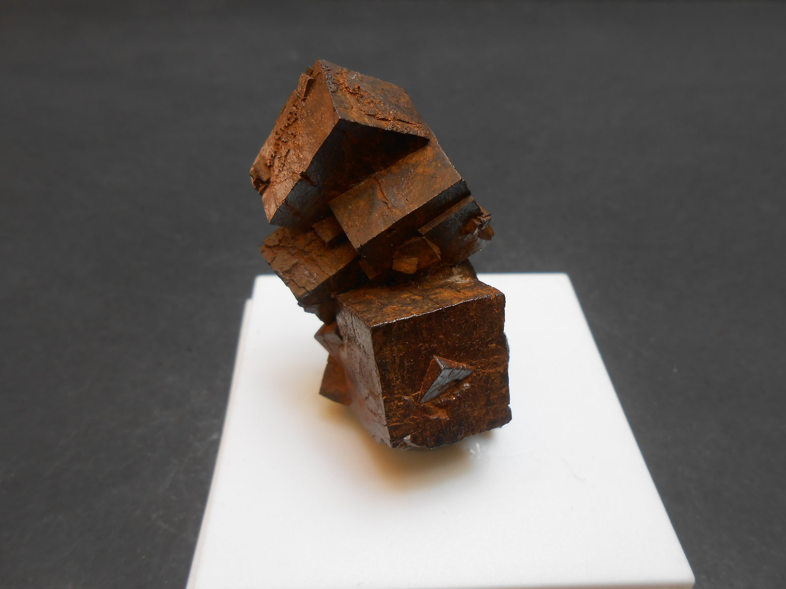 Goethita pseudomórfica de Pirita
5 x 3 x 3 cm
(Autor: Antonio Alcaide)