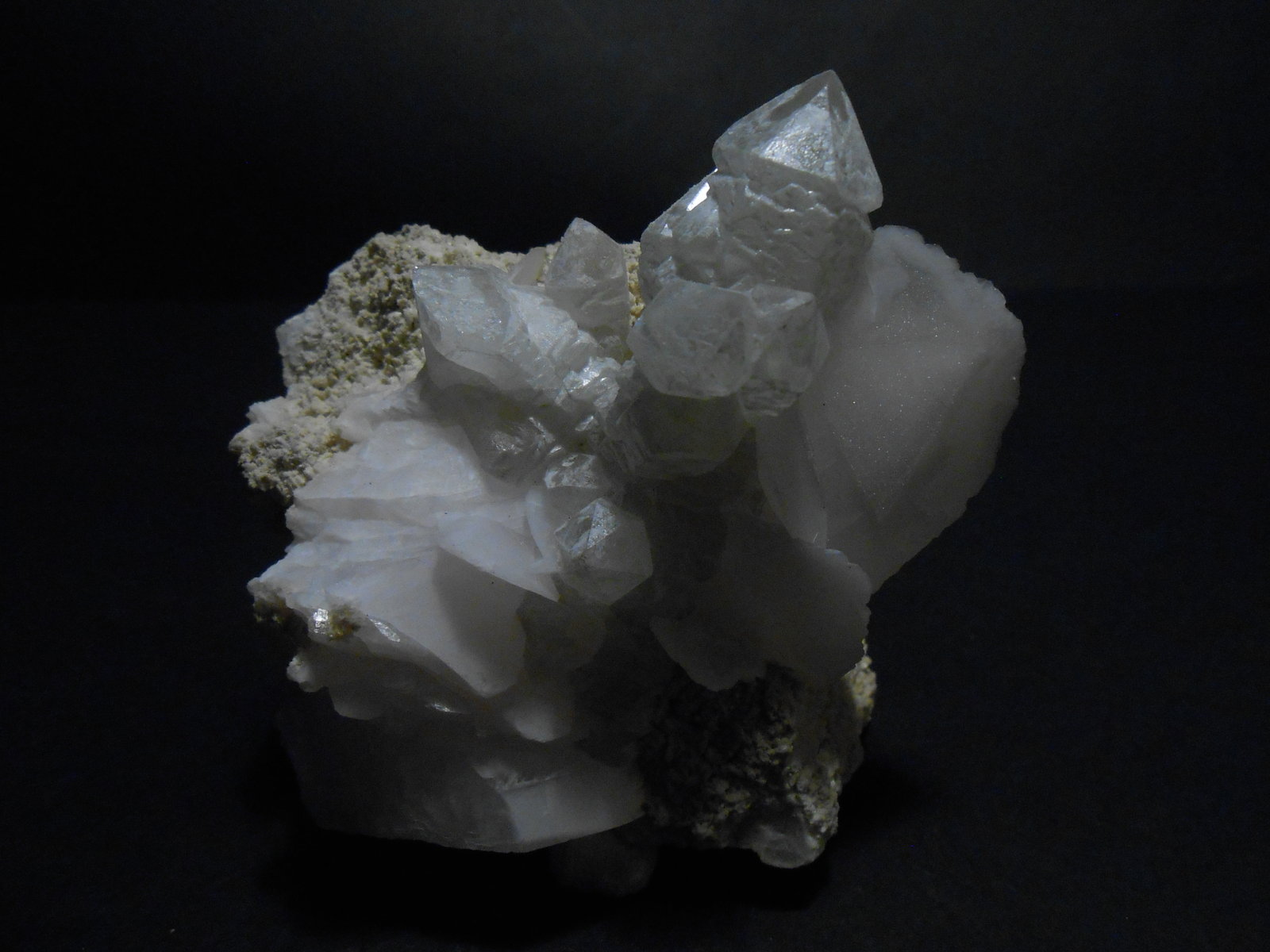 Cuarzo y Calcita
8 x 7,5 x 6 cm
(Autor: Antonio Alcaide)