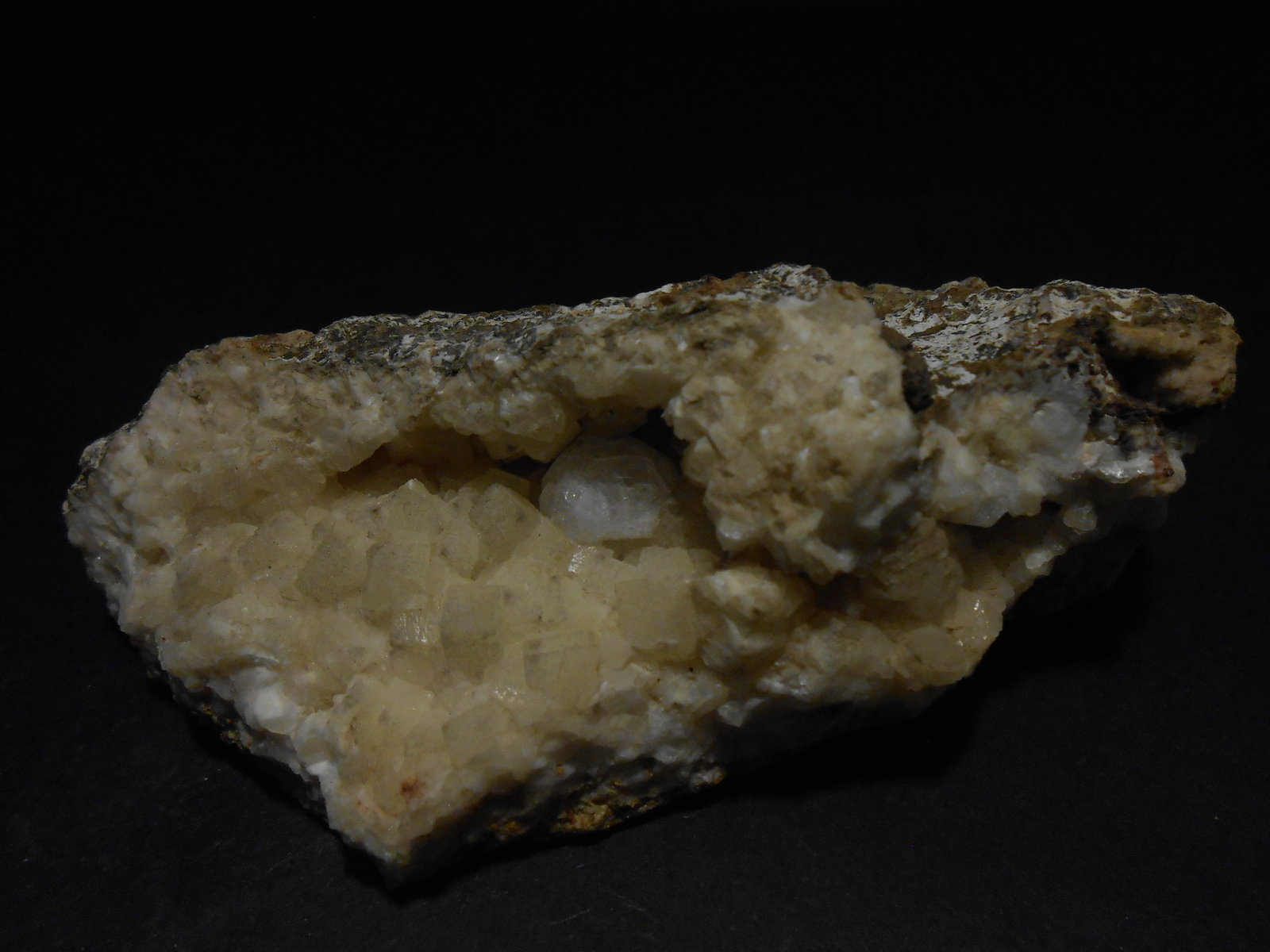 Analcima y Calcita
10,5 x 6,5 x 4 cm
(Autor: Antonio Alcaide)