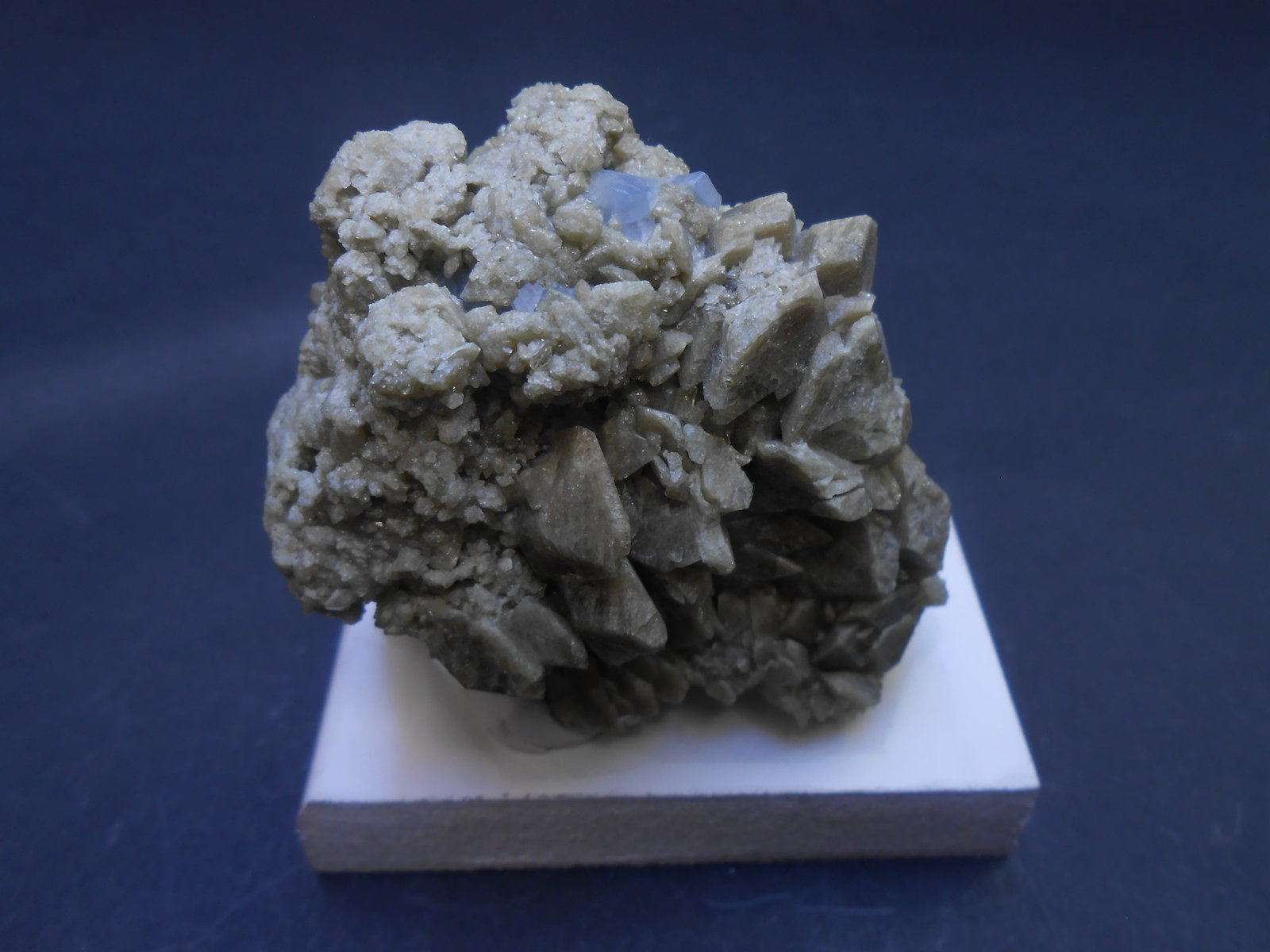 Vesubianita (Vesuvianita) y Calcita
6 x 5,5 x 3,5 cm
(Autor: Antonio Alcaide)