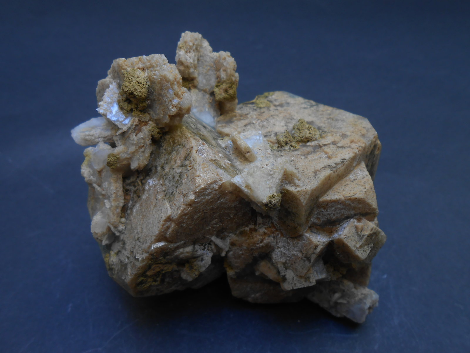 Fluorapofilita-(K) y Estilbita-(Ca)
8,5 x 6 x 6 cm
(Autor: Antonio Alcaide)