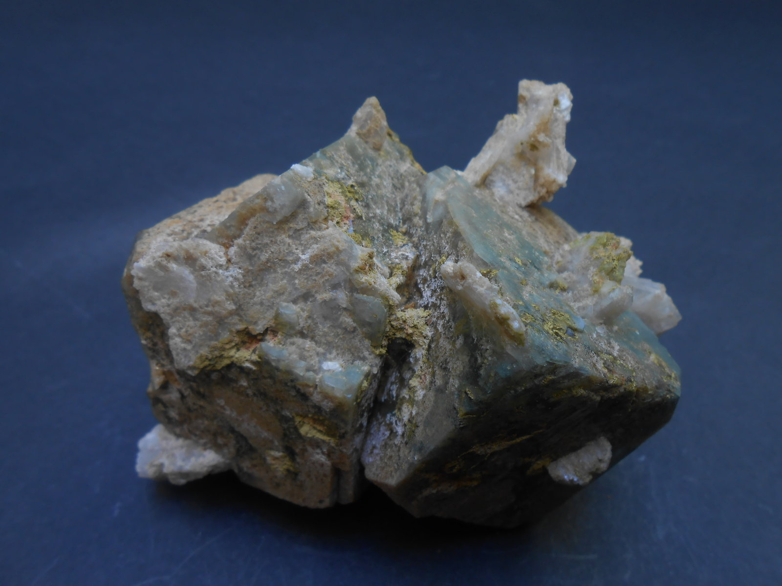 Fluorapofilita-(K) y Estilbita-(Ca)
8,5 x 6 x 6 cm
(Autor: Antonio Alcaide)