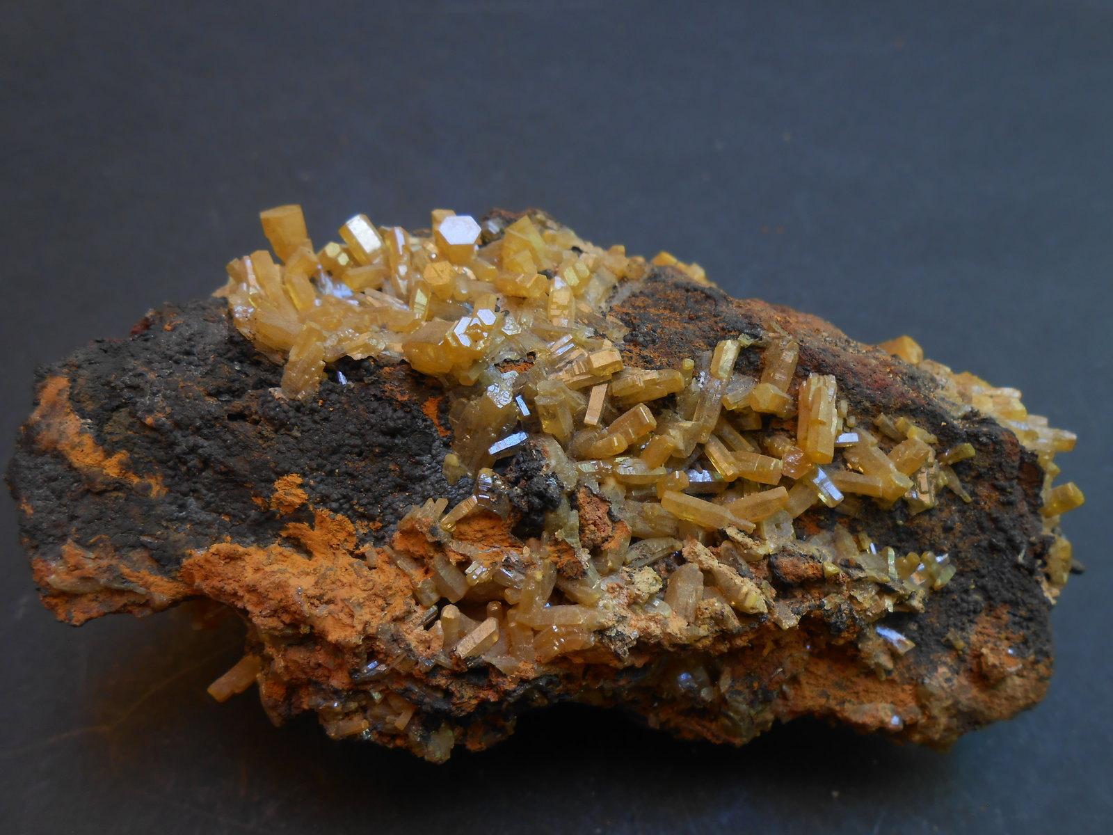Mimetita
8 x 4 x 3,5 cm
(Autor: Antonio Alcaide)
