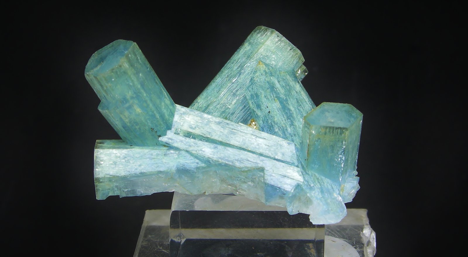Berilo (variedad aguamarina)
3.5 x 3 cm
(Autor: Diego Navarro)