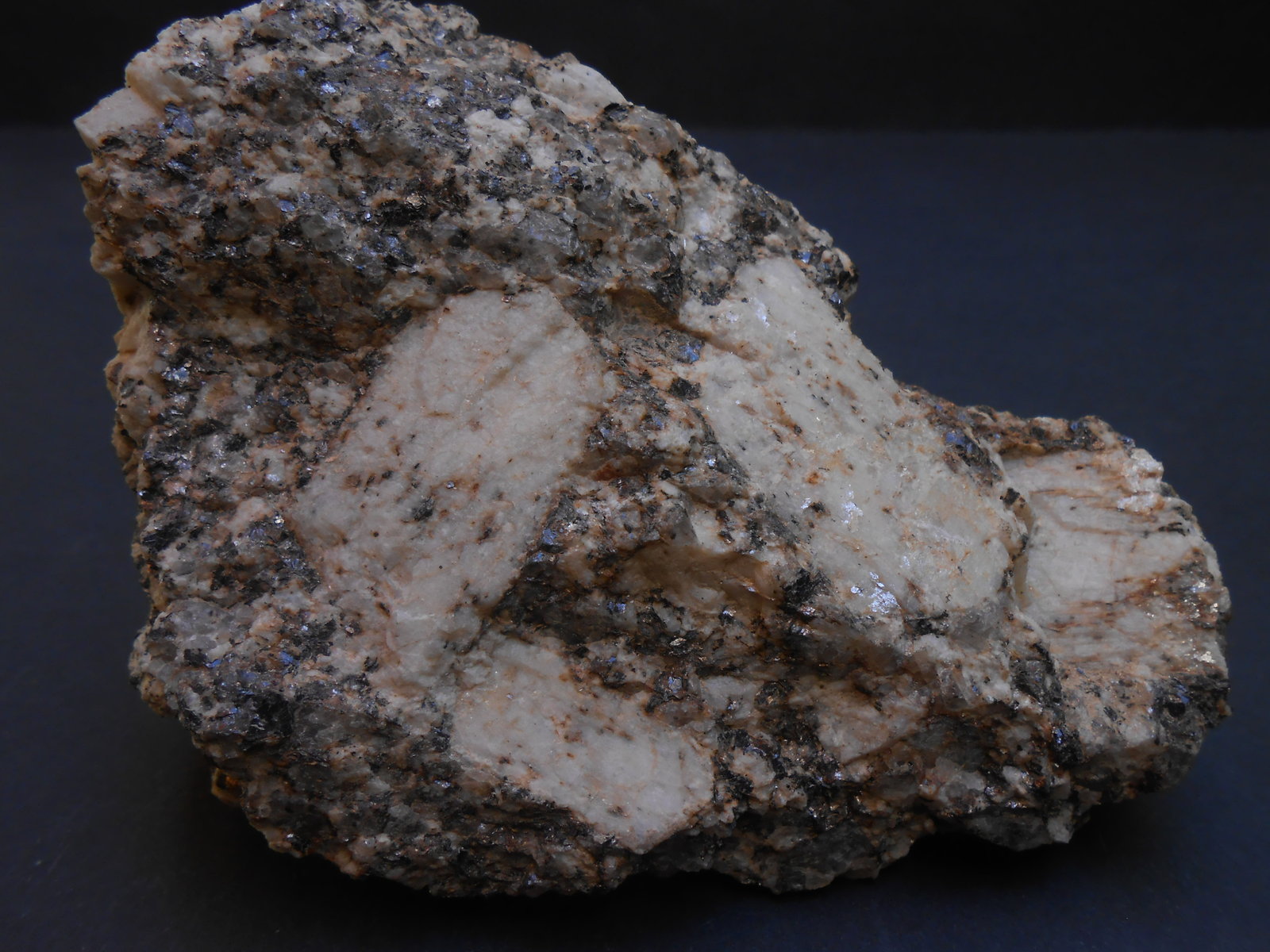 Ortoclasa
12 x 8 x 5 cm
(Autor: Antonio Alcaide)