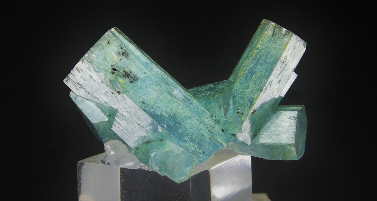 Berilo (variedad aguamarina)
3.5 x 3 cm
(Autor: Diego Navarro)