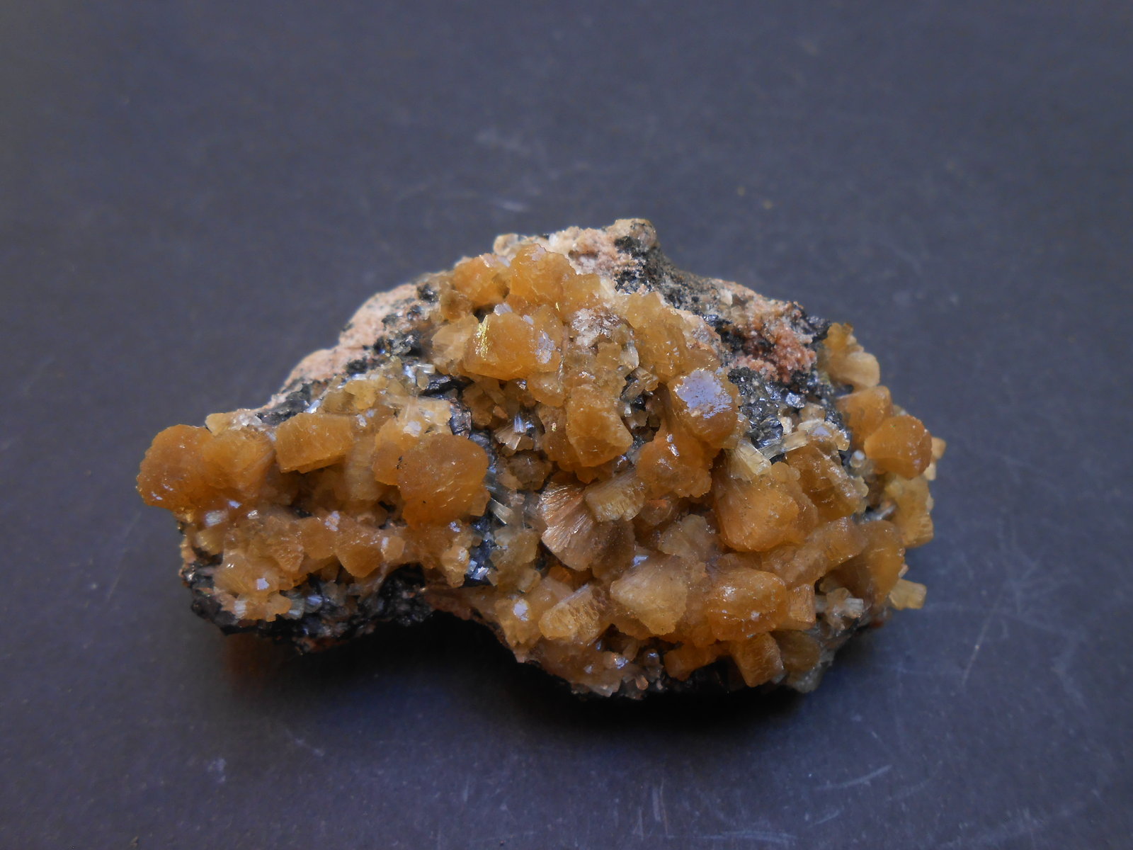 Estilbita-Ca y Magnetita
6,5 x 3,5 x 3 cm
(Autor: Antonio Alcaide)