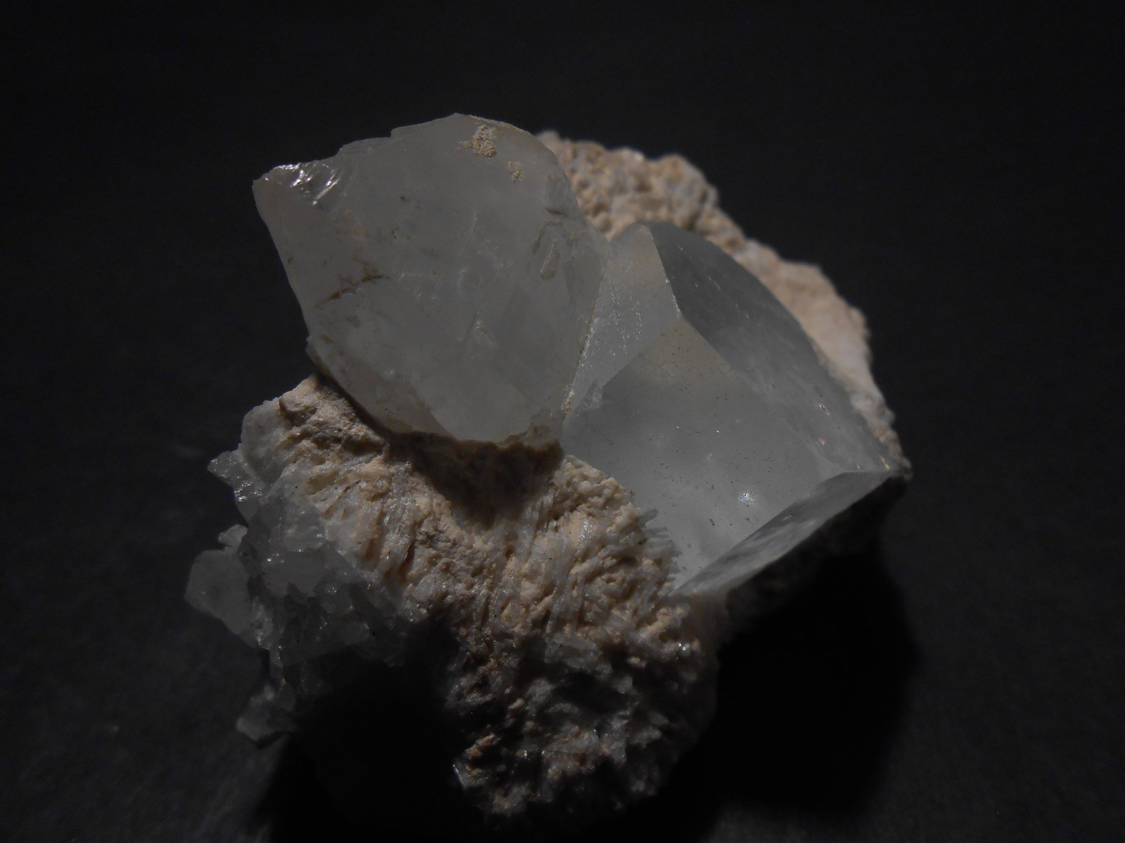 Berilo (variedad aguamarina), Cuarzo
6 x 5 x 4,5 cm
(Autor: Antonio Alcaide)