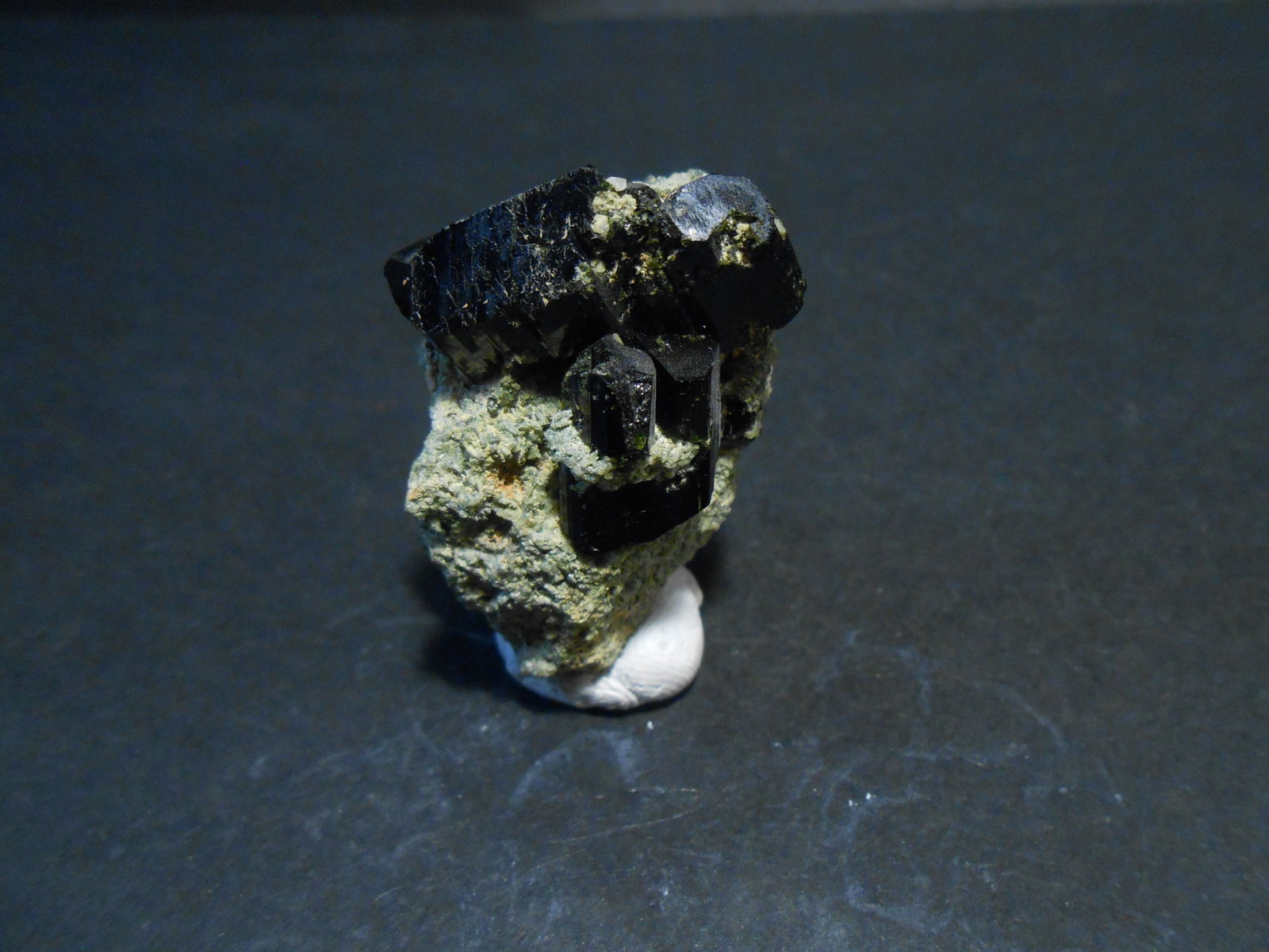 Epidota
4 x 2,5 x 2,5 cm
(Autor: Antonio Alcaide)