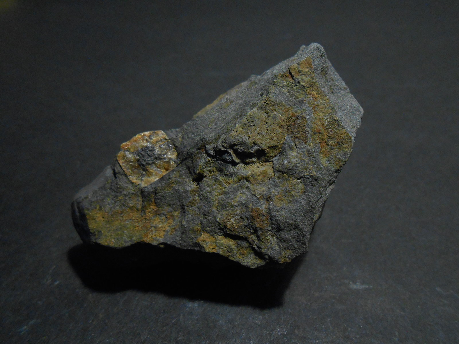 Andalucita (variedad quiastolita)
5,5 x 3 x 1,5 cm
(Autor: Antonio Alcaide)