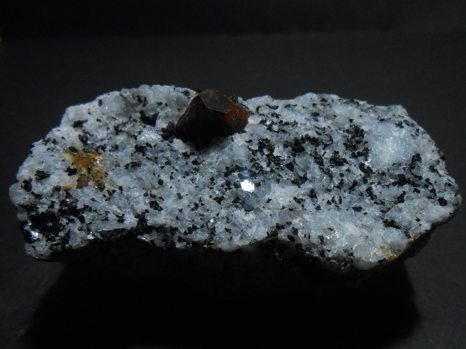 Zircón
7 x 3,5 x 2,5 cm
(Autor: Antonio Alcaide)