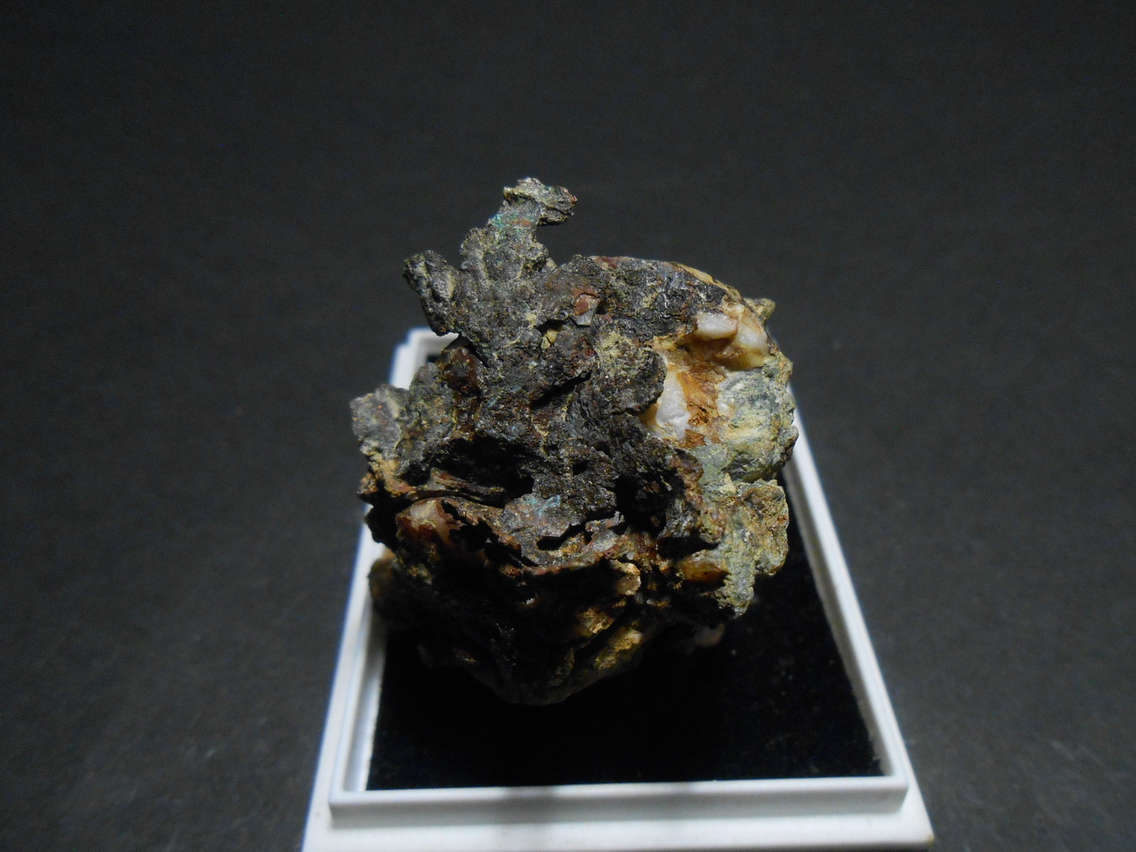 Cobre
4 x 3,5 x 3,5 cm
(Autor: Antonio Alcaide)