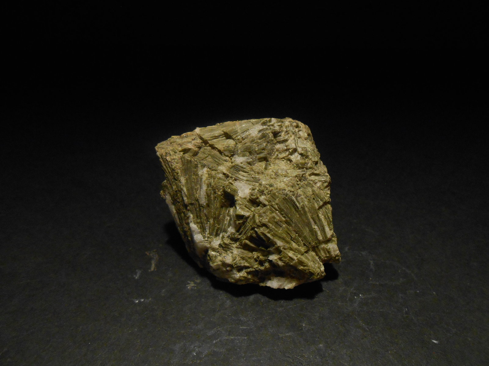 Clinozoisita
4 x 4 x 2,5 cm
(Autor: Antonio Alcaide)