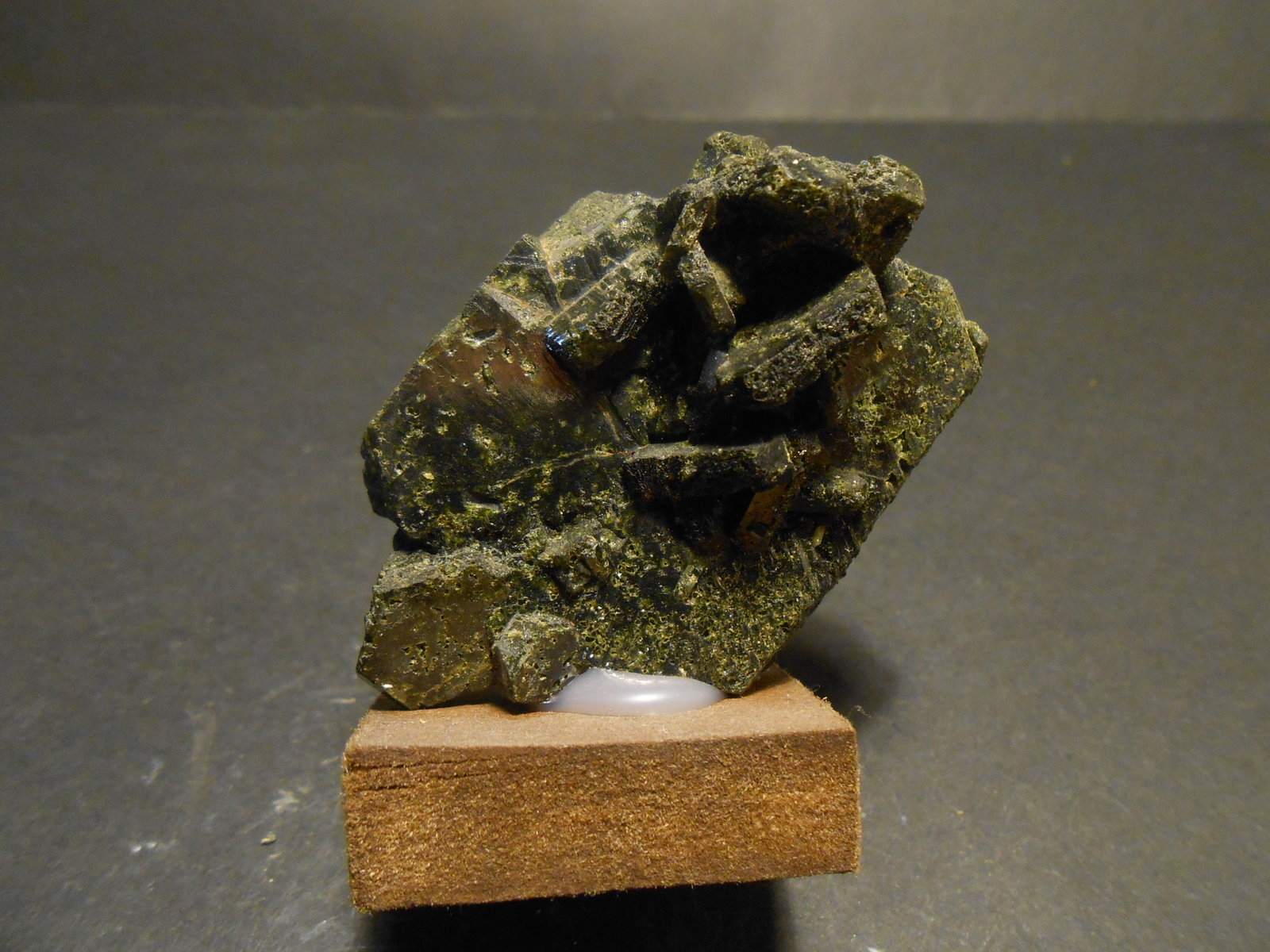 Epidota
5,5 x 5 x 3 cm
(Autor: Antonio Alcaide)