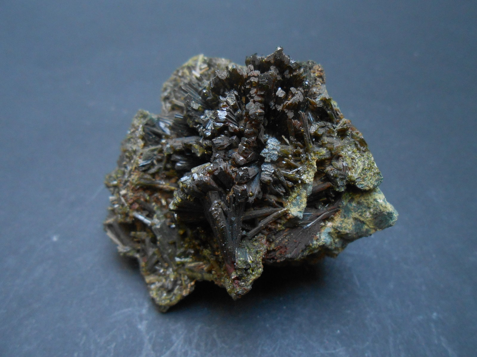 Epidota
6 x 5 x 4 cm
(Autor: Antonio Alcaide)
