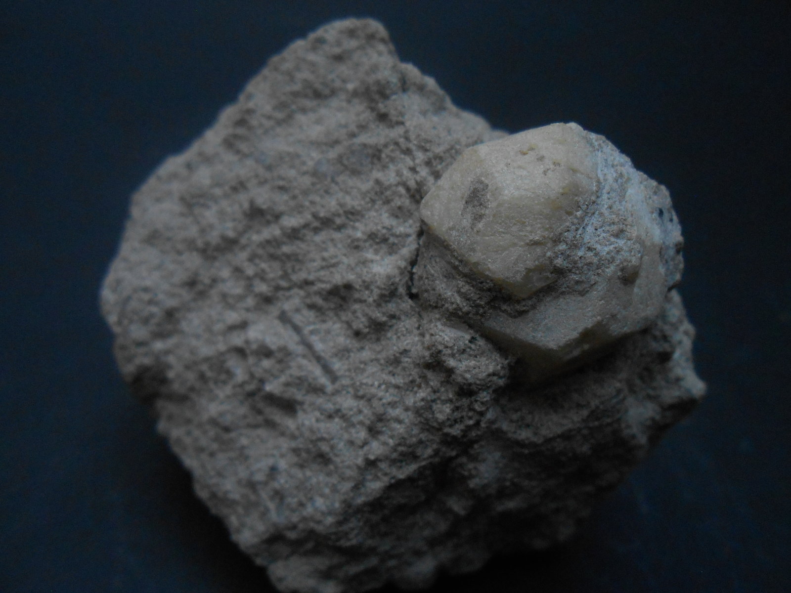 Leucita y augita
7 x 5 x 4 cm
(Autor: Antonio Alcaide)