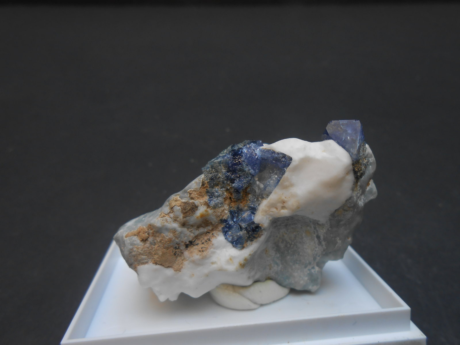 Benitoita
5 x 3,5 x 2,5 cm
(Autor: Antonio Alcaide)