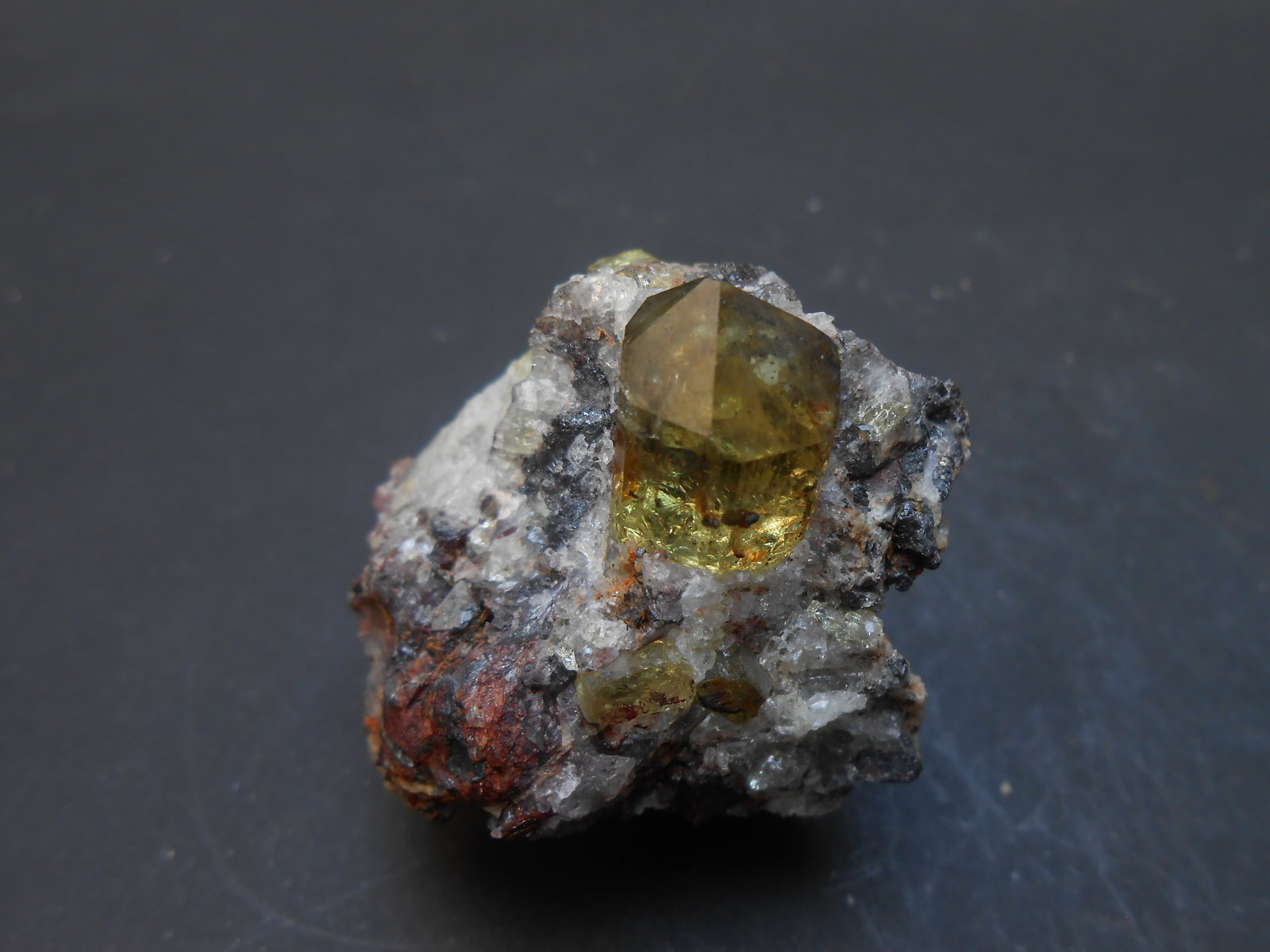 Fluorapatito
3,5 x 3,5 x 3 cm
(Autor: Antonio Alcaide)