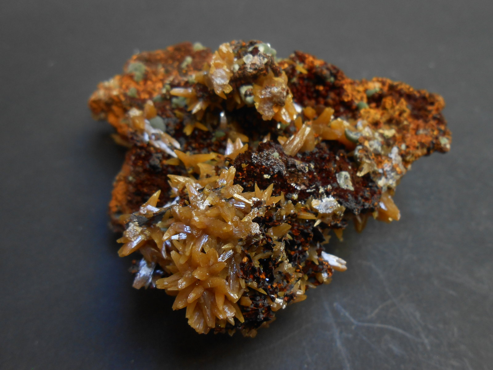 Wulfenita y Mimetita
7 x 7 x 4 cm
(Autor: Antonio Alcaide)