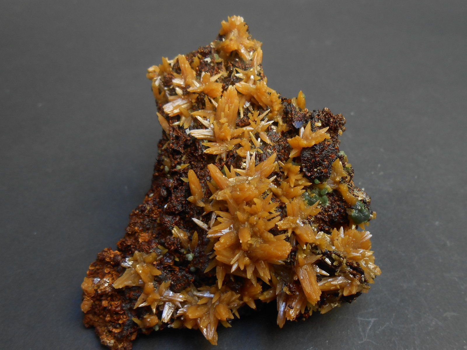 Wulfenita y Mimetita
7 x 7 x 4 cm
(Autor: Antonio Alcaide)