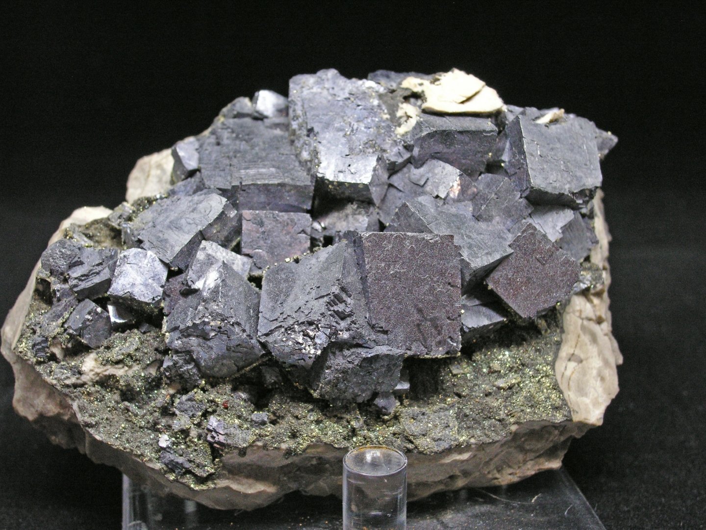 Galena
9 cm
(Autor: Cesar M. Salvan)