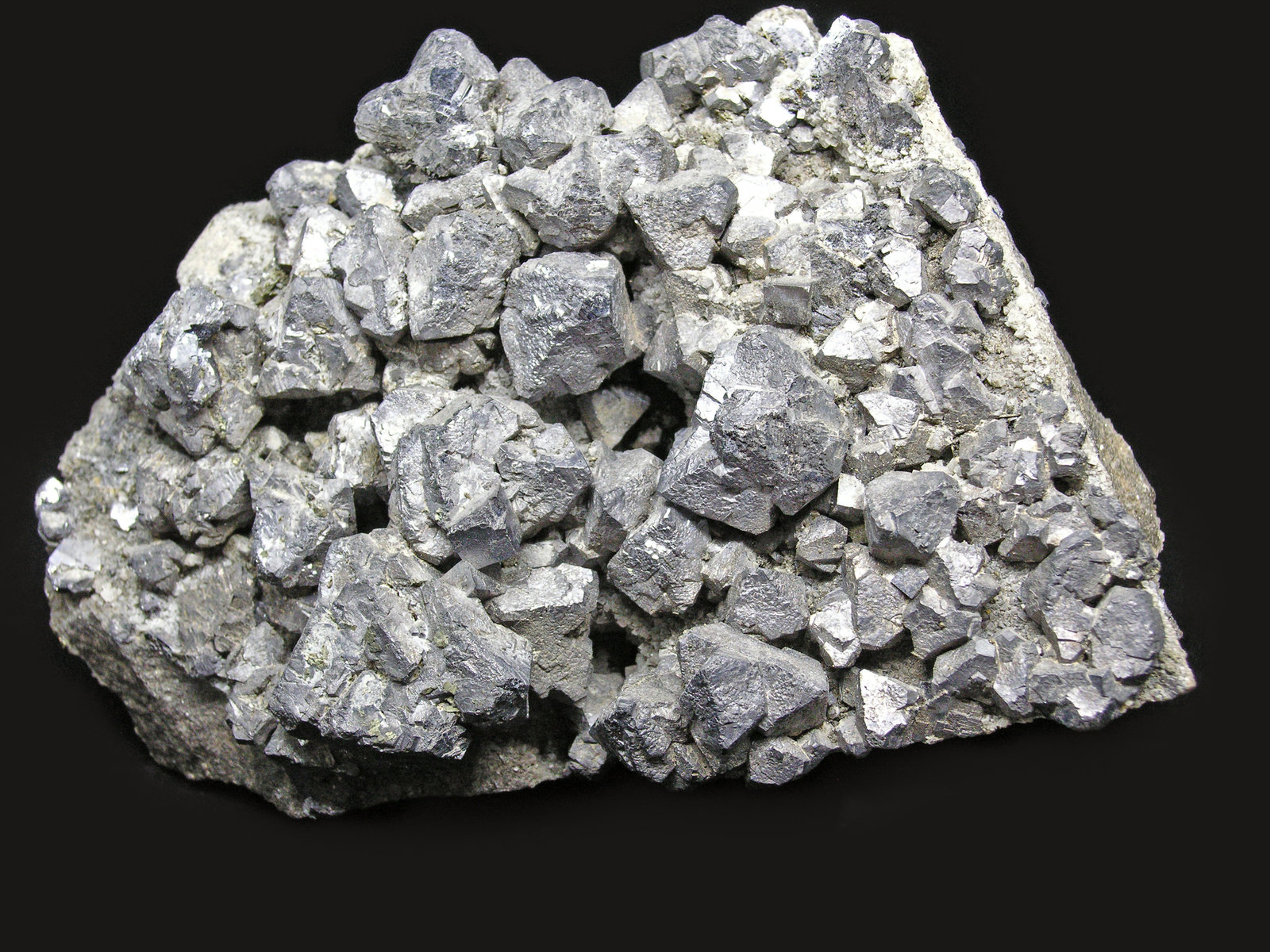Galena
12 cm
(Autor: Cesar M. Salvan)