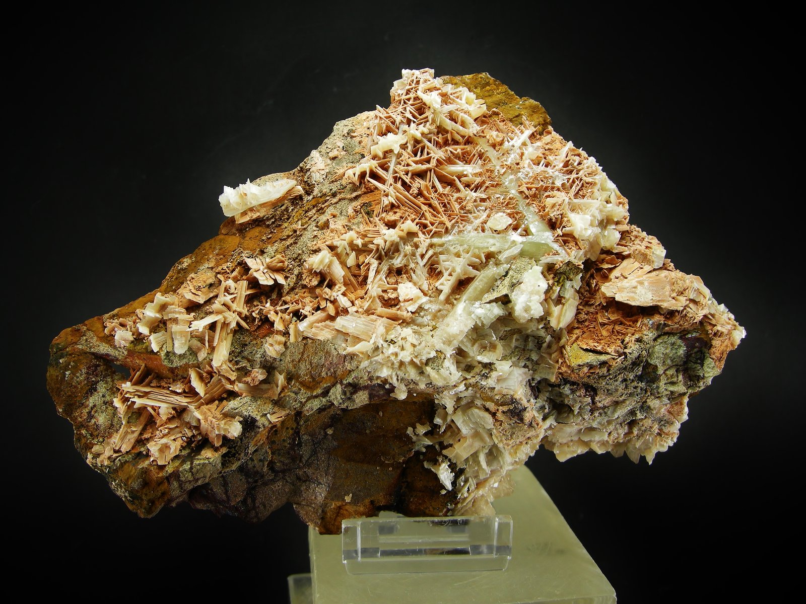 Cerusita
16 x 11 cm
(Autor: Diego Navarro)