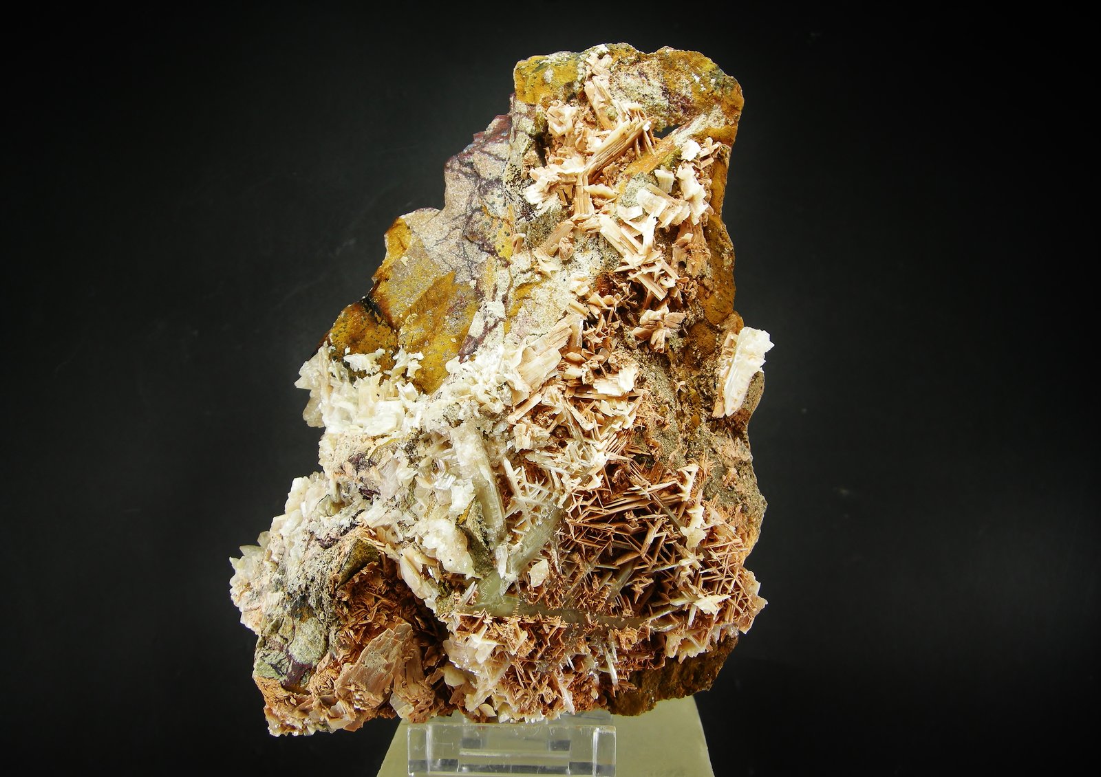 Cerusita
16 x 11 cm
(Autor: Diego Navarro)