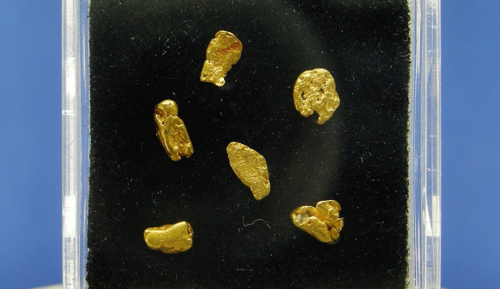 Oro
Cristales de 0.3 a 0.5 cm
(Autor: Diego Navarro)