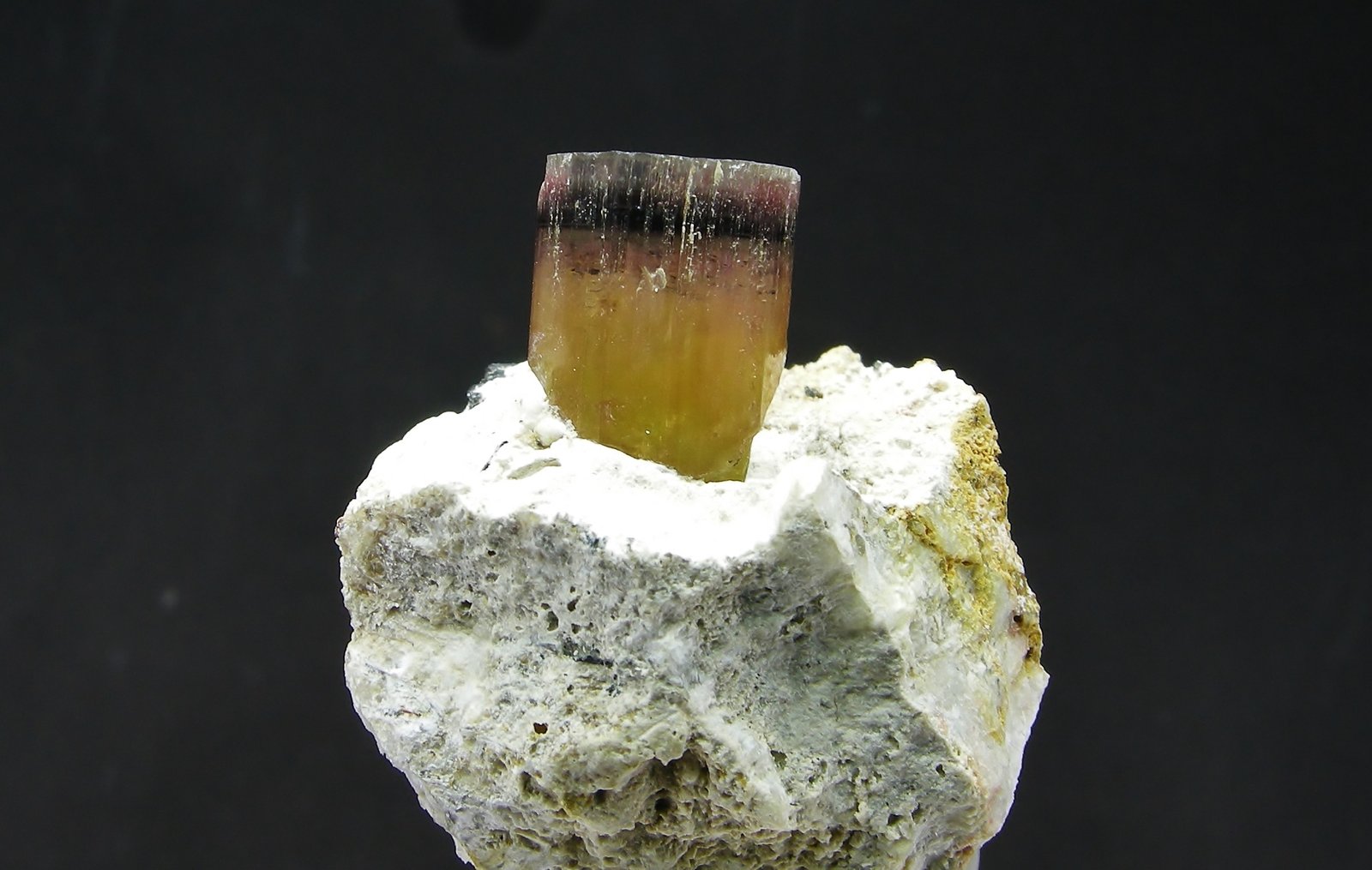 Elbaíta (variedad rubelita)
Cristal de 1.5 cm
(Autor: Diego Navarro)