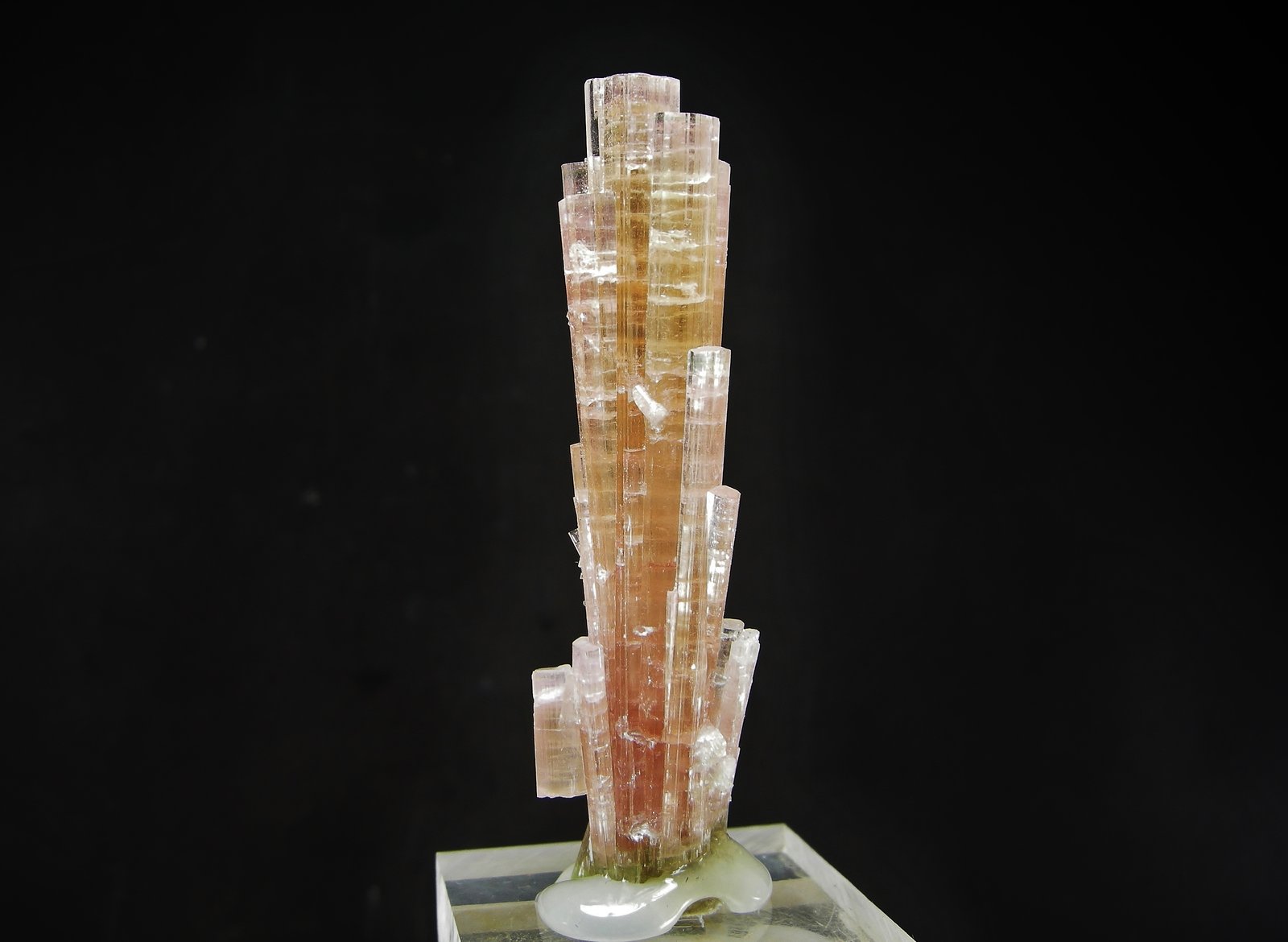Elbaita
6.4 x 1.4 cm
(Autor: Diego Navarro)
