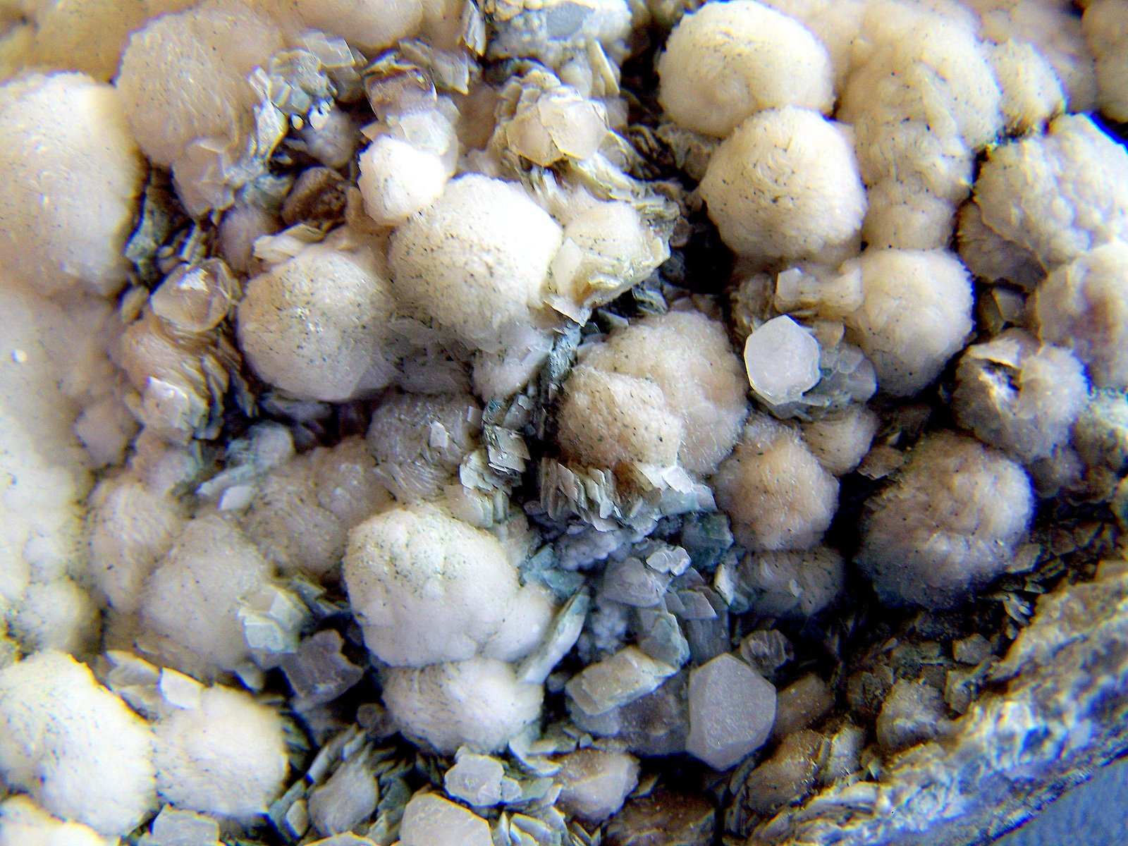 Cuarzo (variedad calcedonia)
12cm por 12cm
(Autor: canada)