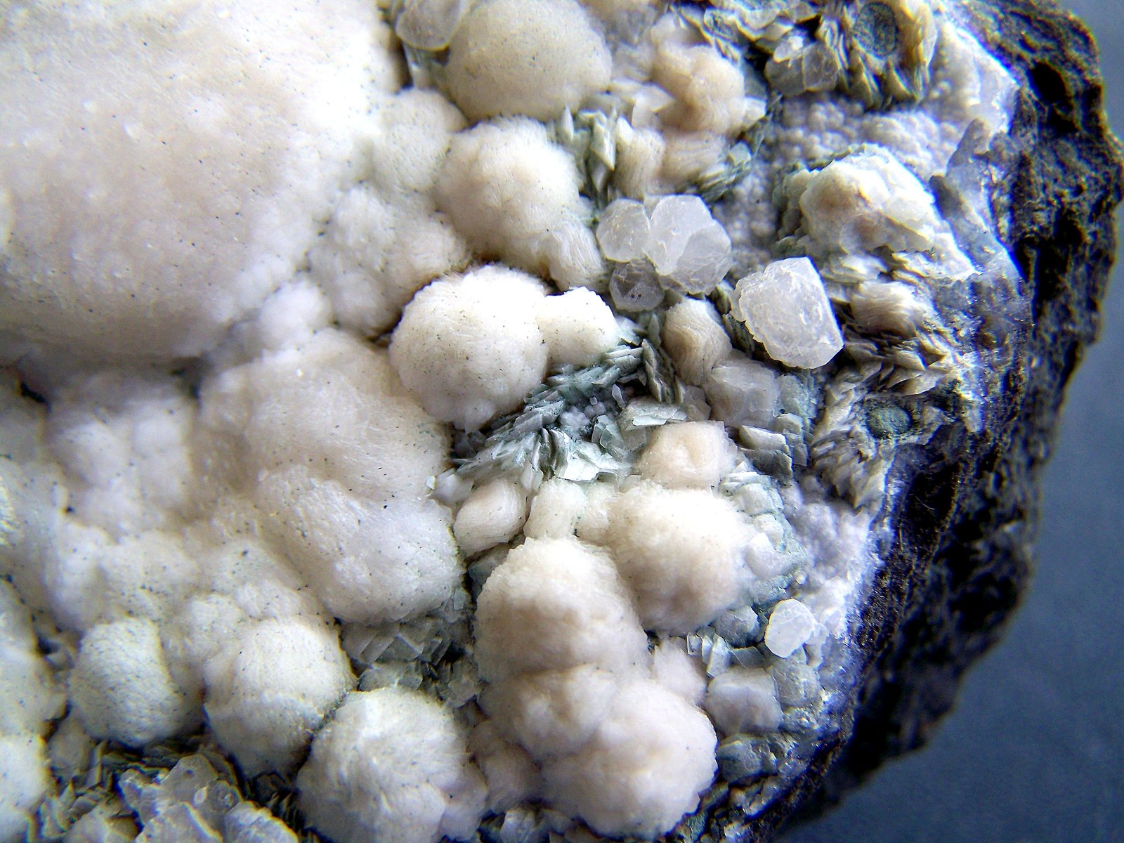Cuarzo (variedad calcedonia)
12cm por 12cm
(Autor: canada)